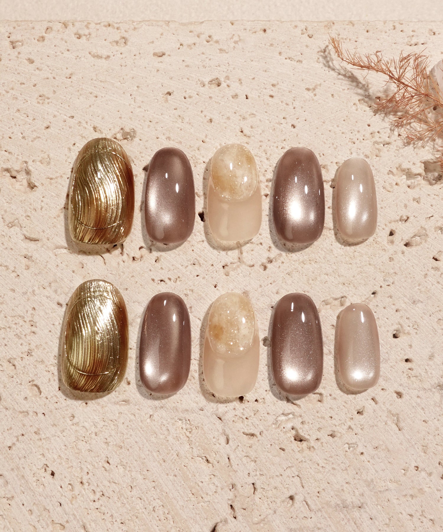 水光ネイルグレージュブラウンニュアンスゴールドミラークリアアートオーバルネイルチップ