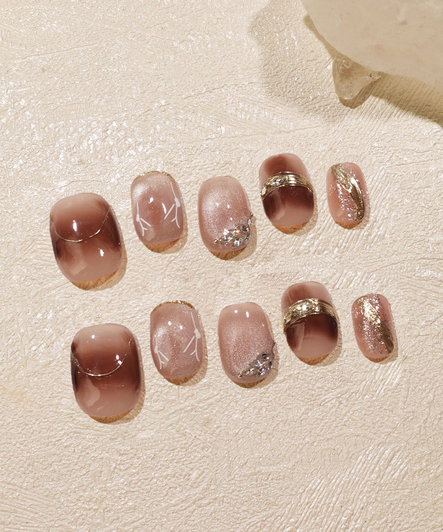 【当日発送】水光ネイルブラウンニュアンスマグネットゴールドミラーフラワーアートラメストーンショートスクエアネイルチップ