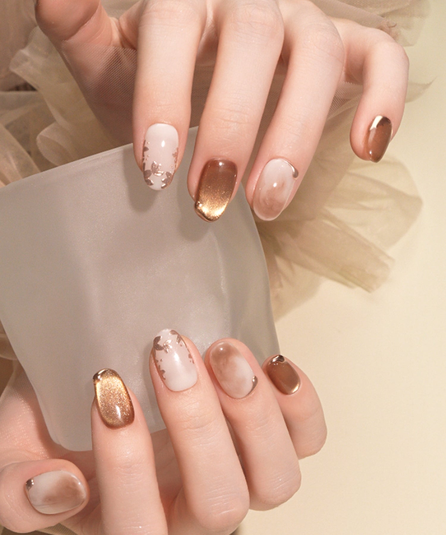 【予約販売】水光ネイルブラウンニュアンスマグネットフラワーミラーアートオーバルネイルチップ