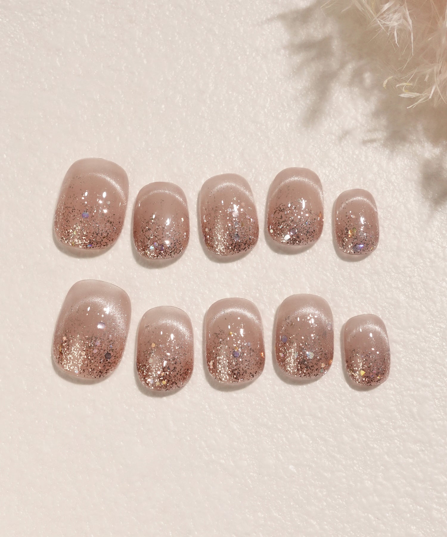 【当日発送】水光ネイルモカピンクワンカラーグリッターグラデーションショートラウンドネイルチップ