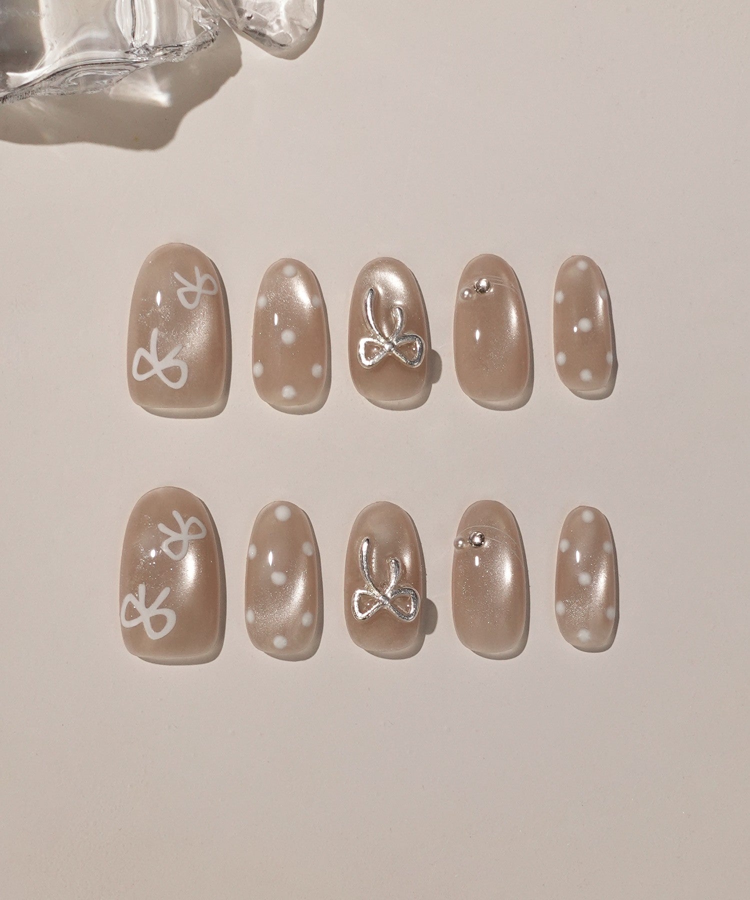 【一部当日発送】水光ネイルベージュマグネットドットリボンオーバルネイルチップ