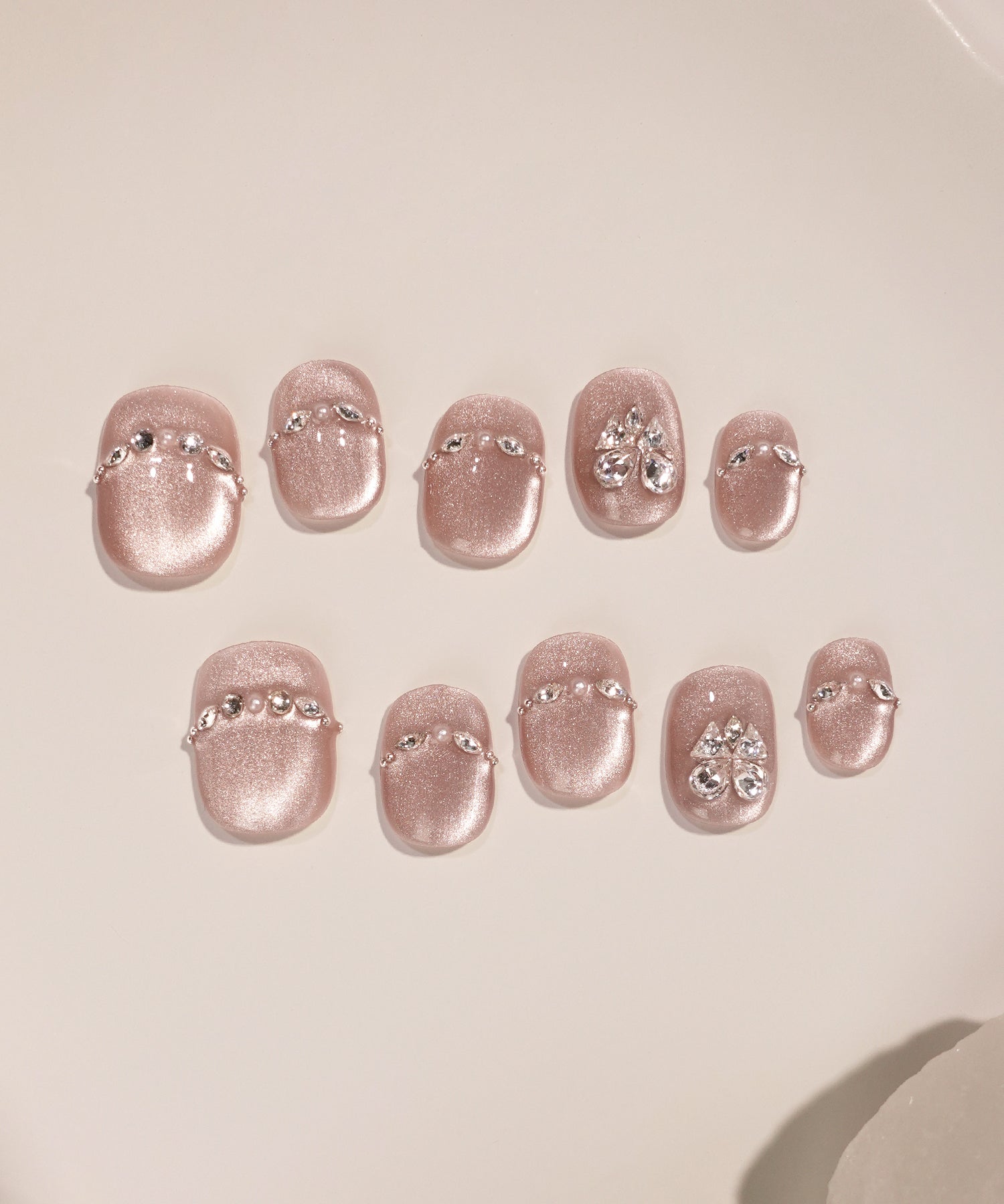 【COMING SOON】水光ネイルピンクマグネットシルバーストーンショートラウンドネイルチップ