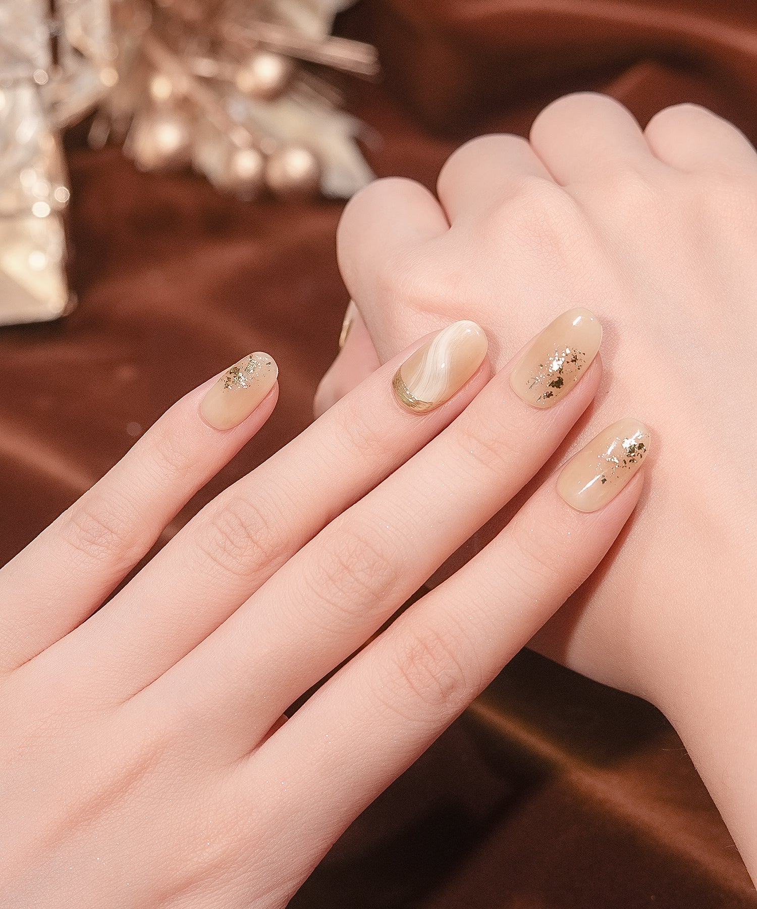 【当日発送】水光ネイルシャンパンベージュマーブルゴールドラインホイルオーバルネイルチップ