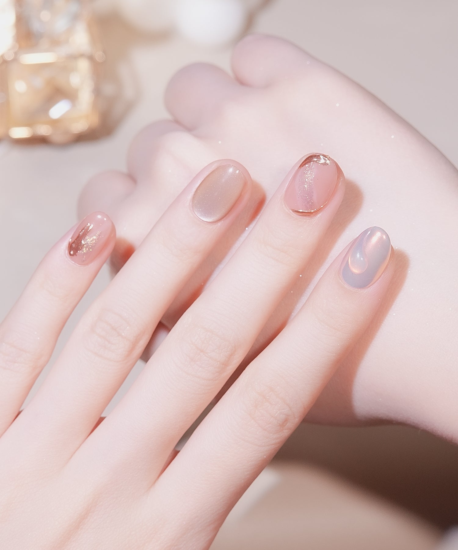 【当日発送】水光ネイルピンクニュアンスマグネットゴールドミラーアートショートオーバルネイルチップ