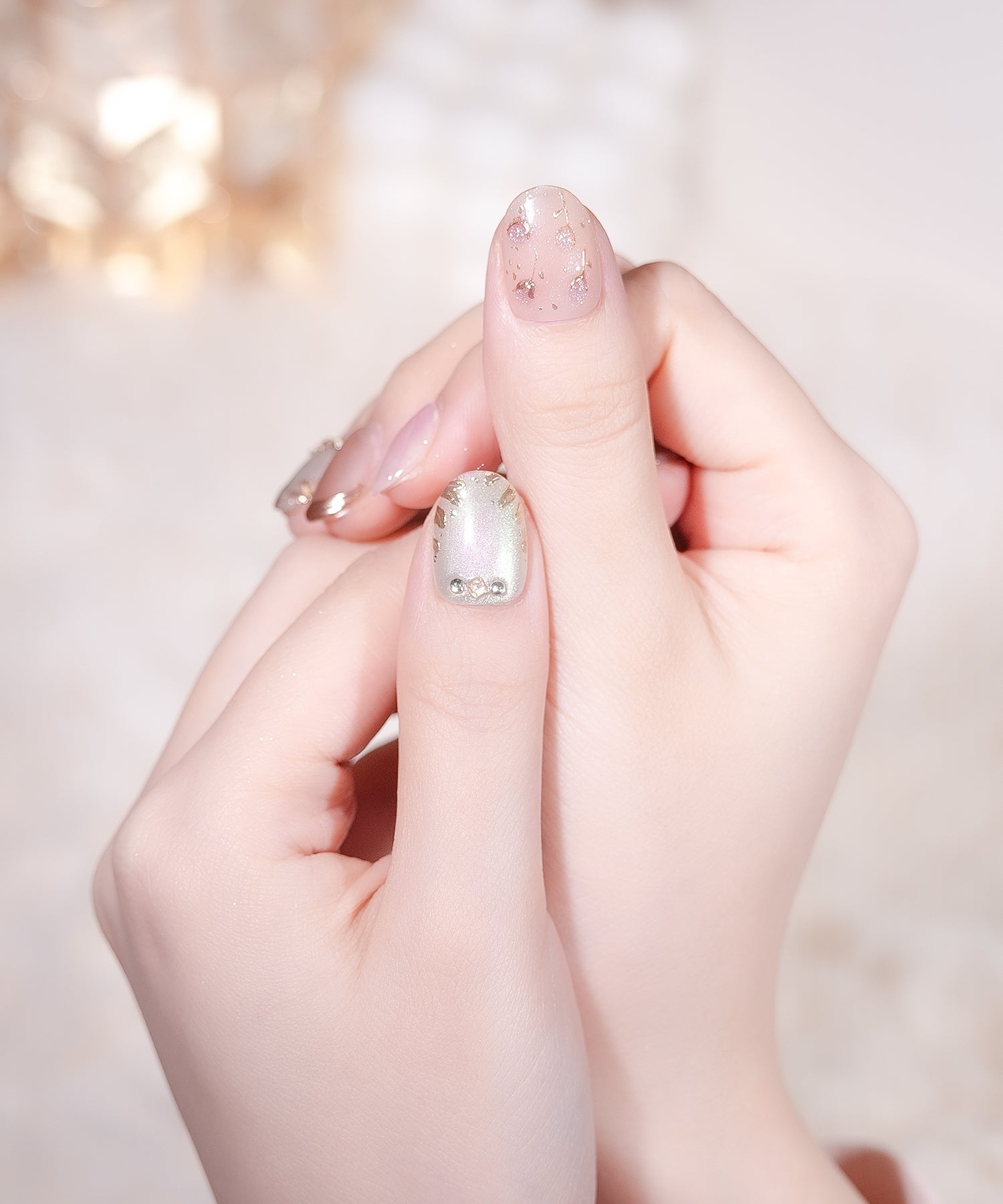 【当日発送】水光ネイルパープルマグネットアイボリーニュアンスフラワーゴールドミラーラインストーンオーバルネイルチップ