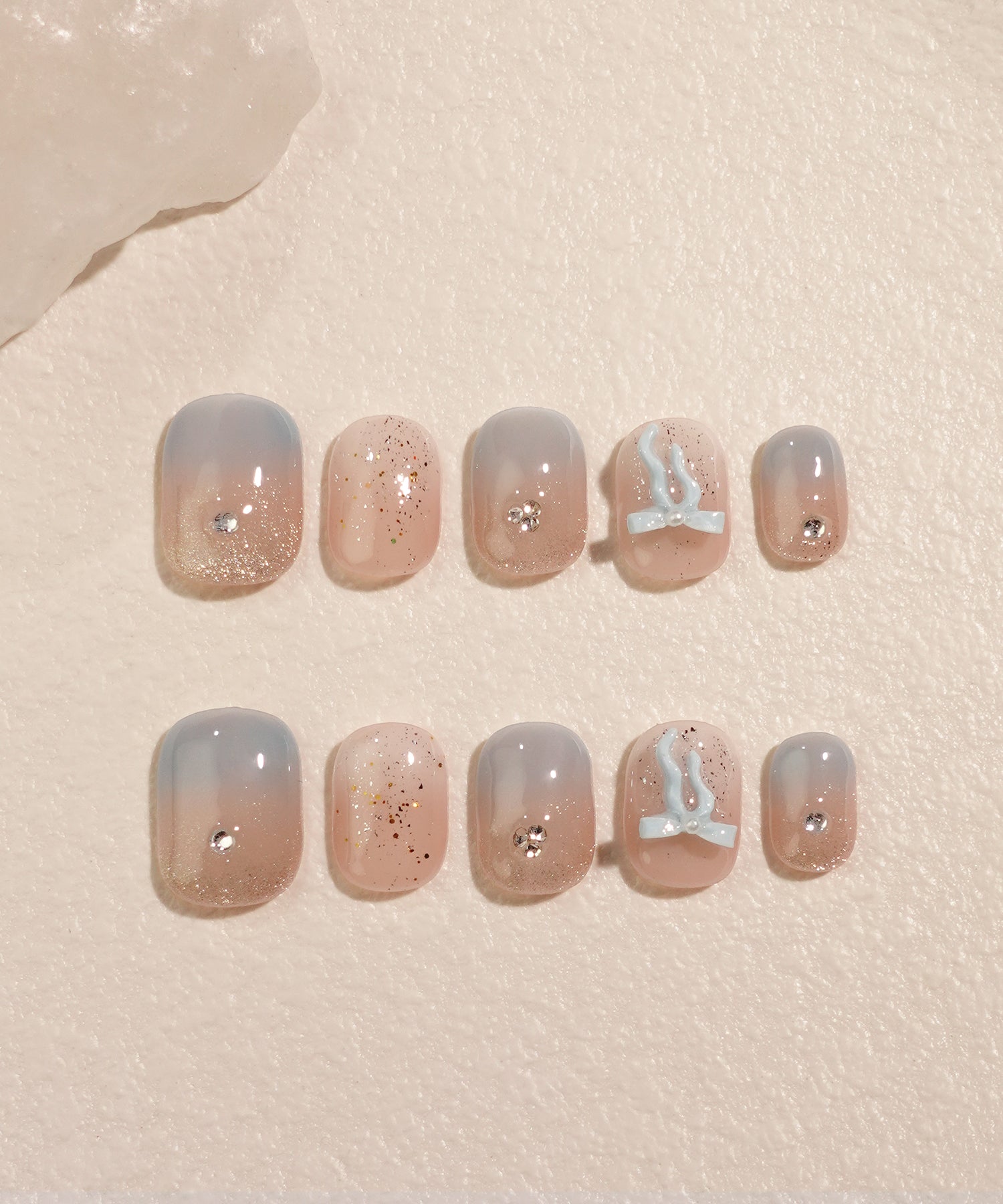 水光ネイルブルーピンクグラデーションリボンモチーフショートラウンドネイルチップ