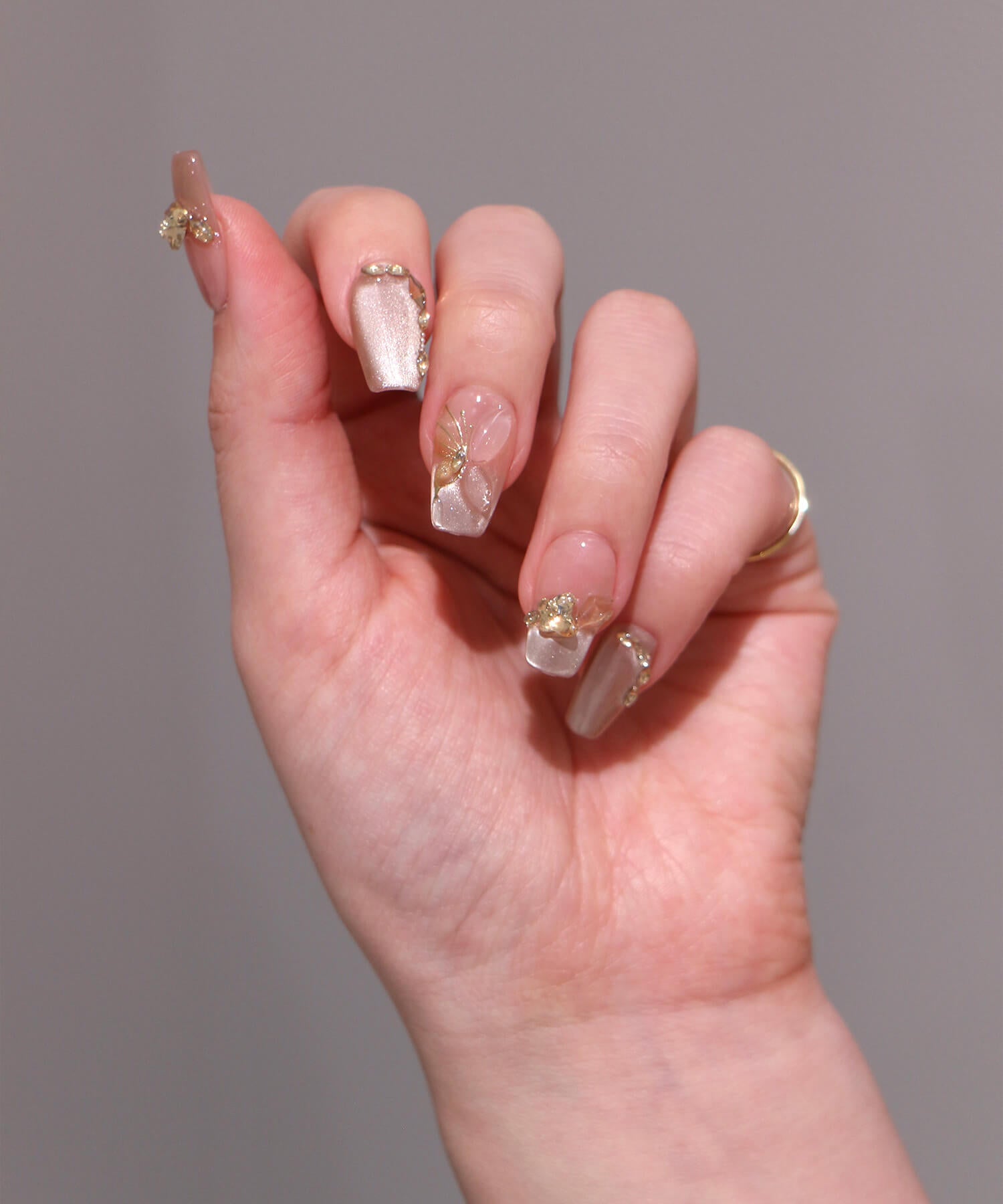 【当日発送】水光ネイルピンクベージュマグネットストーンバタフライワンホンバレリーナネイルチップ