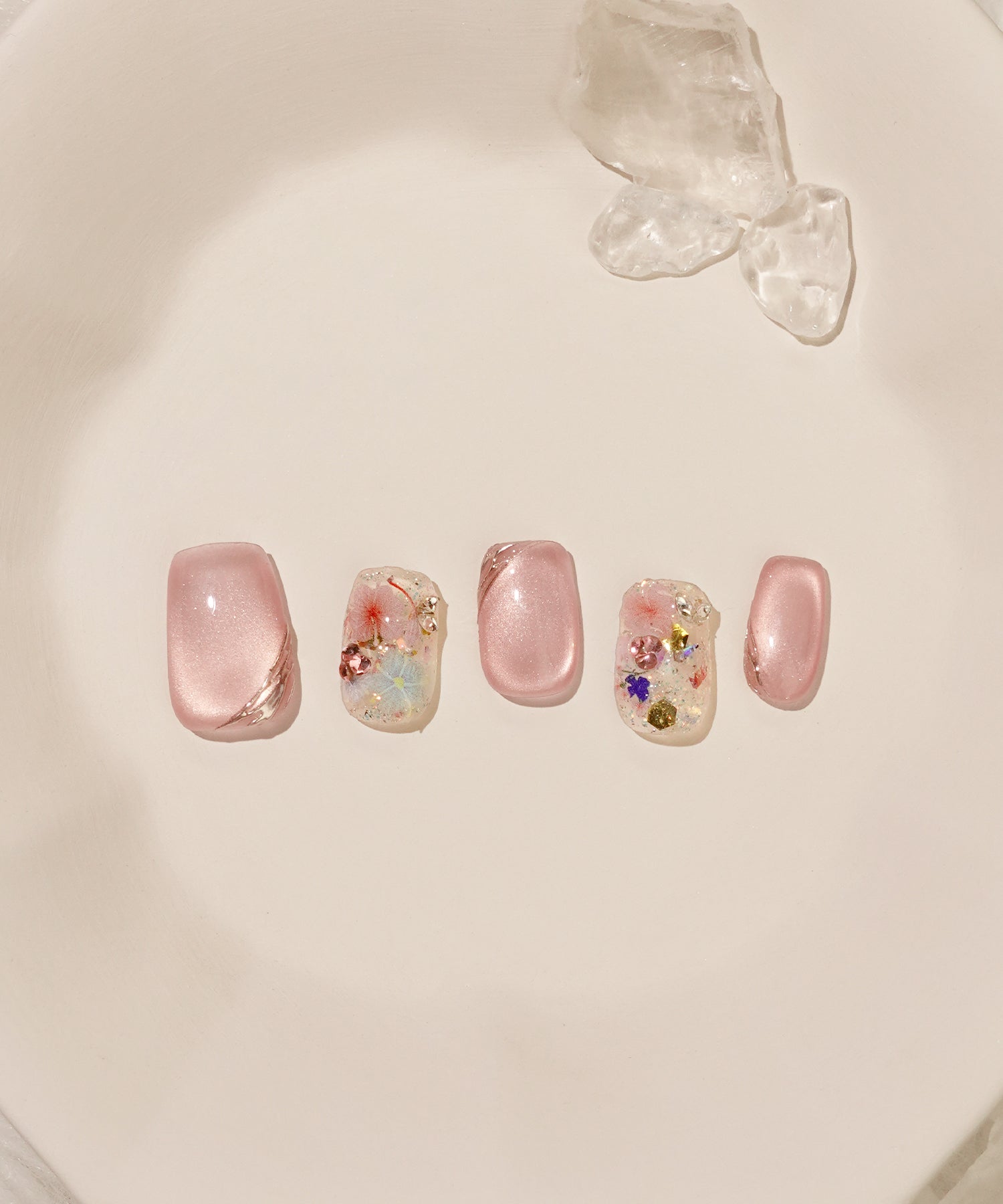 【当日発送】水光ネイルピンクマグネットフラワーシールゴールドミラーニュアンスVカットショートスクエアネイルチップ