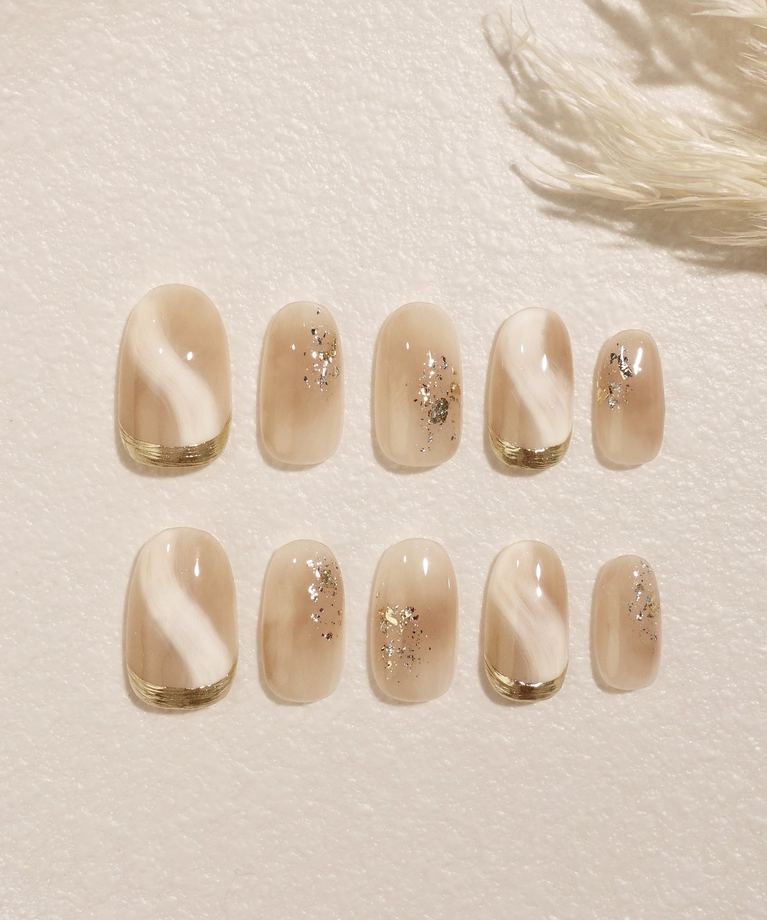 【当日発送】水光ネイルシャンパンベージュマーブルゴールドラインホイルオーバルネイルチップ