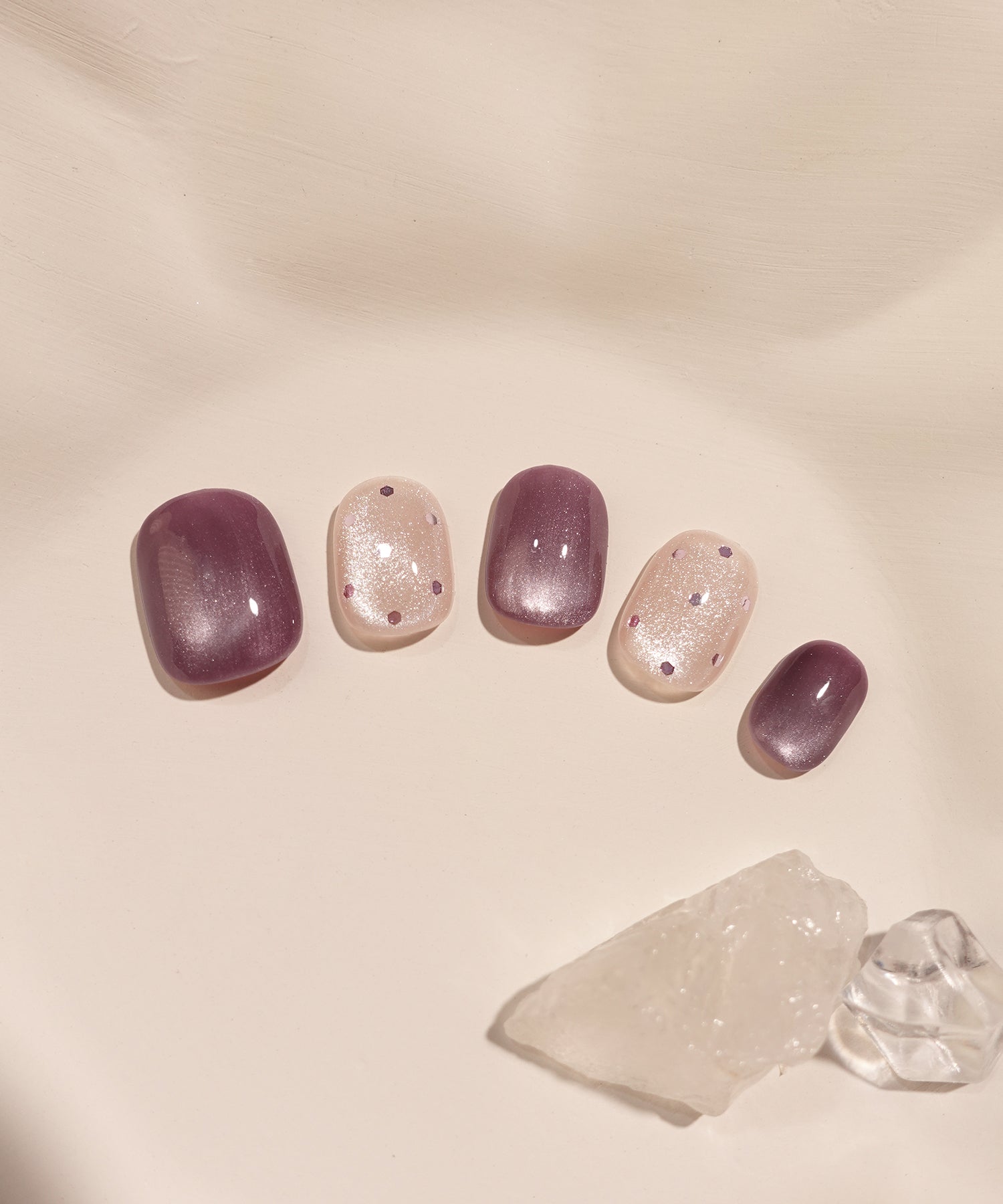 【COMING SOON】水光ネイルパープルマグネットドットホロニュアンスショートラウンドネイルチップ