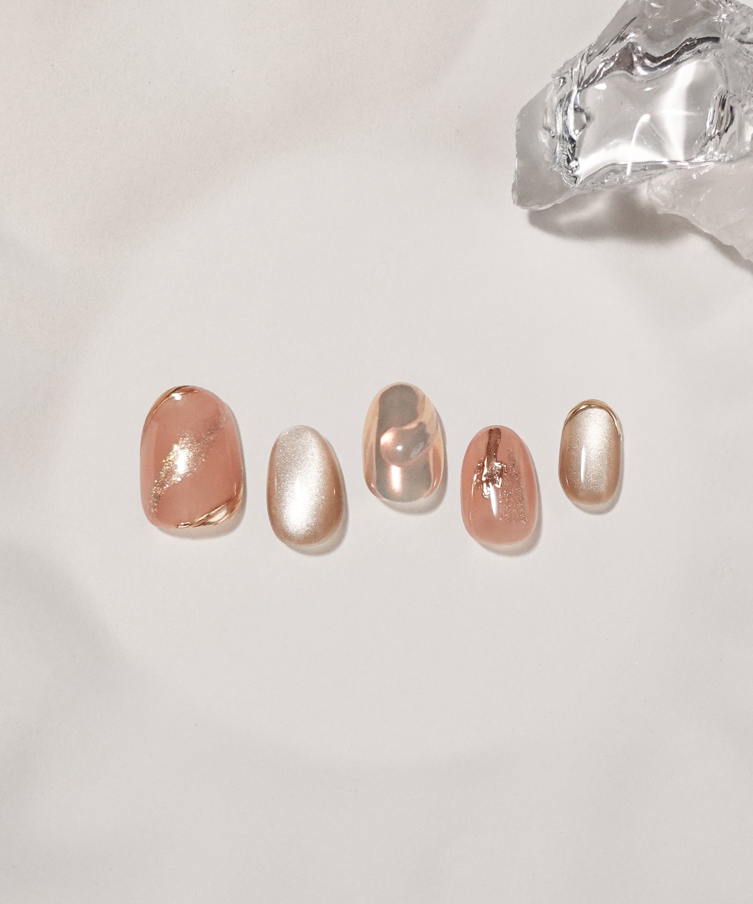 【当日発送】水光ネイルピンクニュアンスマグネットゴールドミラーアートショートオーバルネイルチップ