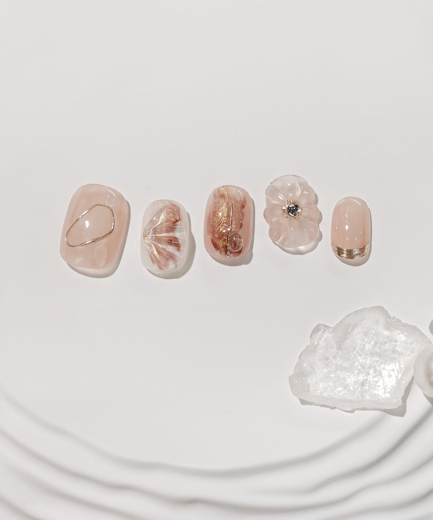 【当日発送】水光ネイルクリアピンク3Dフラワーゴールドミラーショートラウンドネイルチップ