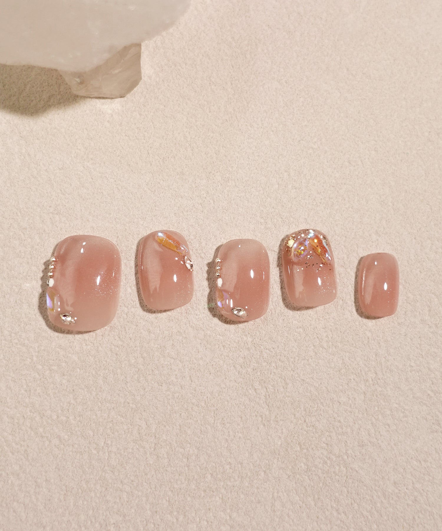 【COMING SOON】水光ネイルピンクチークオーロラストーンラメショートラウンドネイルチップ