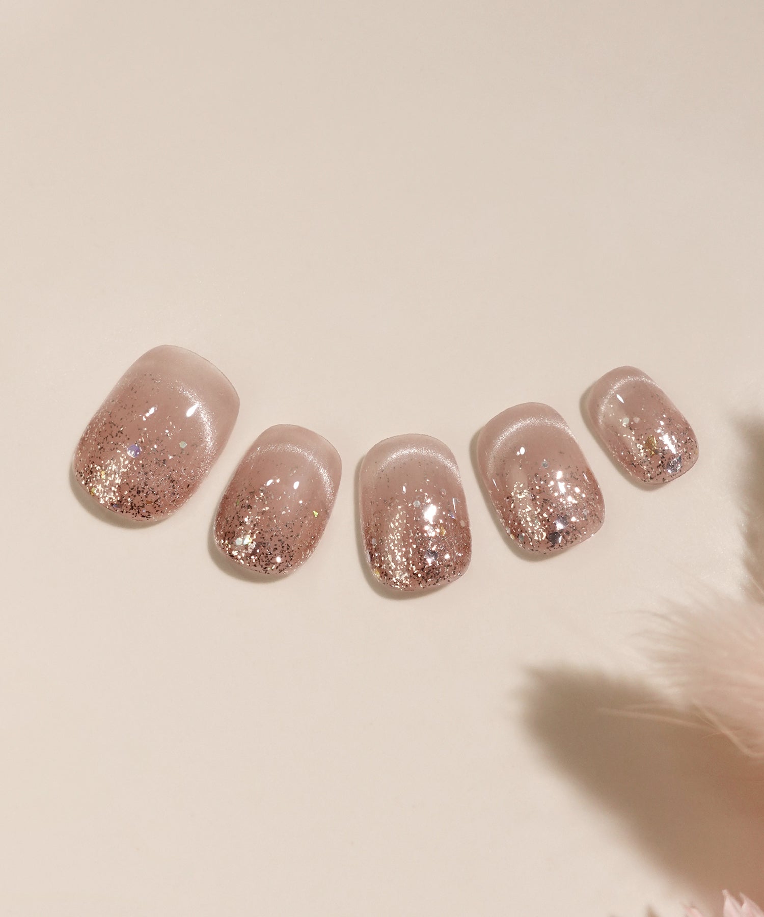 【当日発送】水光ネイルモカピンクワンカラーグリッターグラデーションショートラウンドネイルチップ