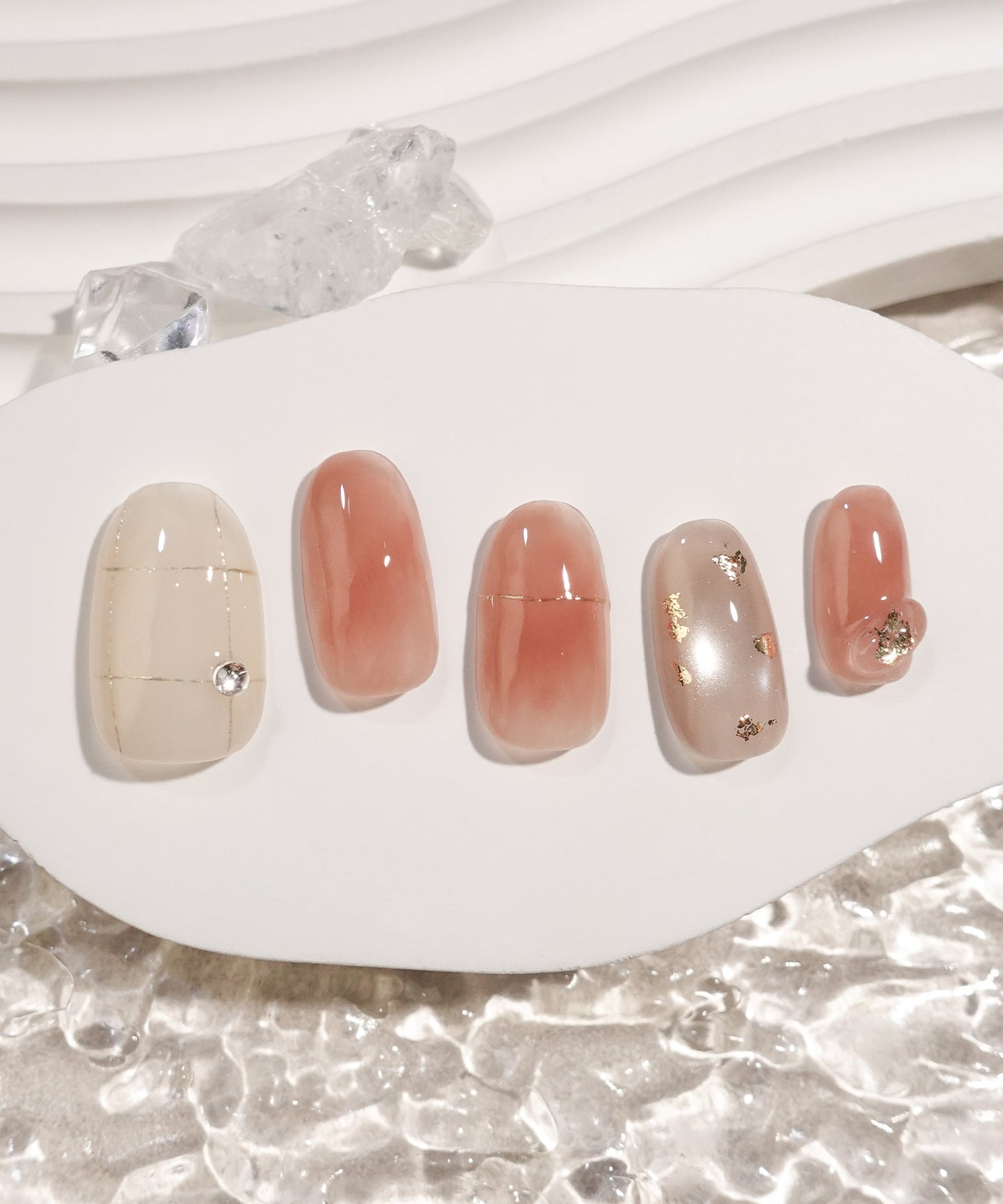 【COMING SOON】水光ネイルコーラルピンクニュアンスゴールドミラーチェックストーンホイルオーバルネイルチップ