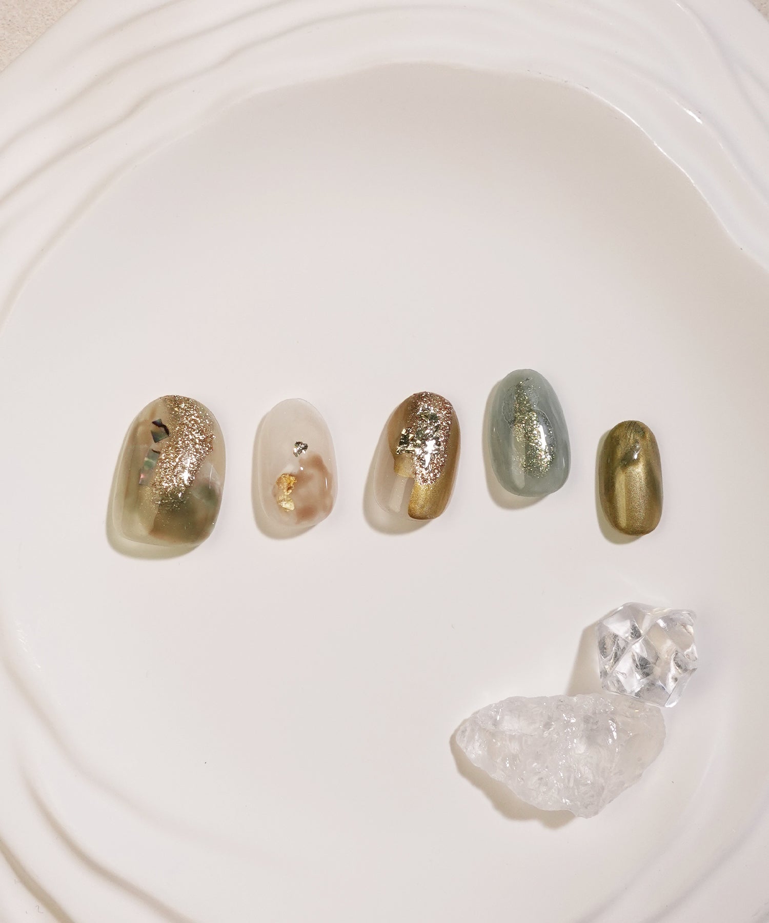 【当日発送】水光ネイルカーキゴールドホイルインクニュアンスショートオーバルネイルチップ