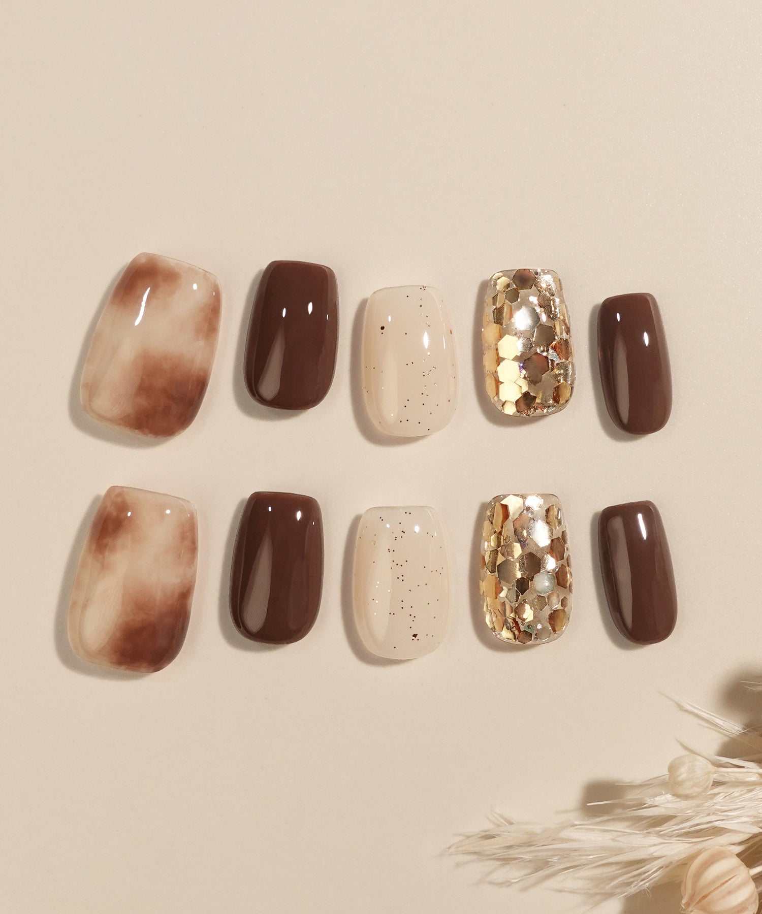 【COMING SOON】水光ネイルブラウンニュアンスゴールドホログラムショートスクエアネイルチップ