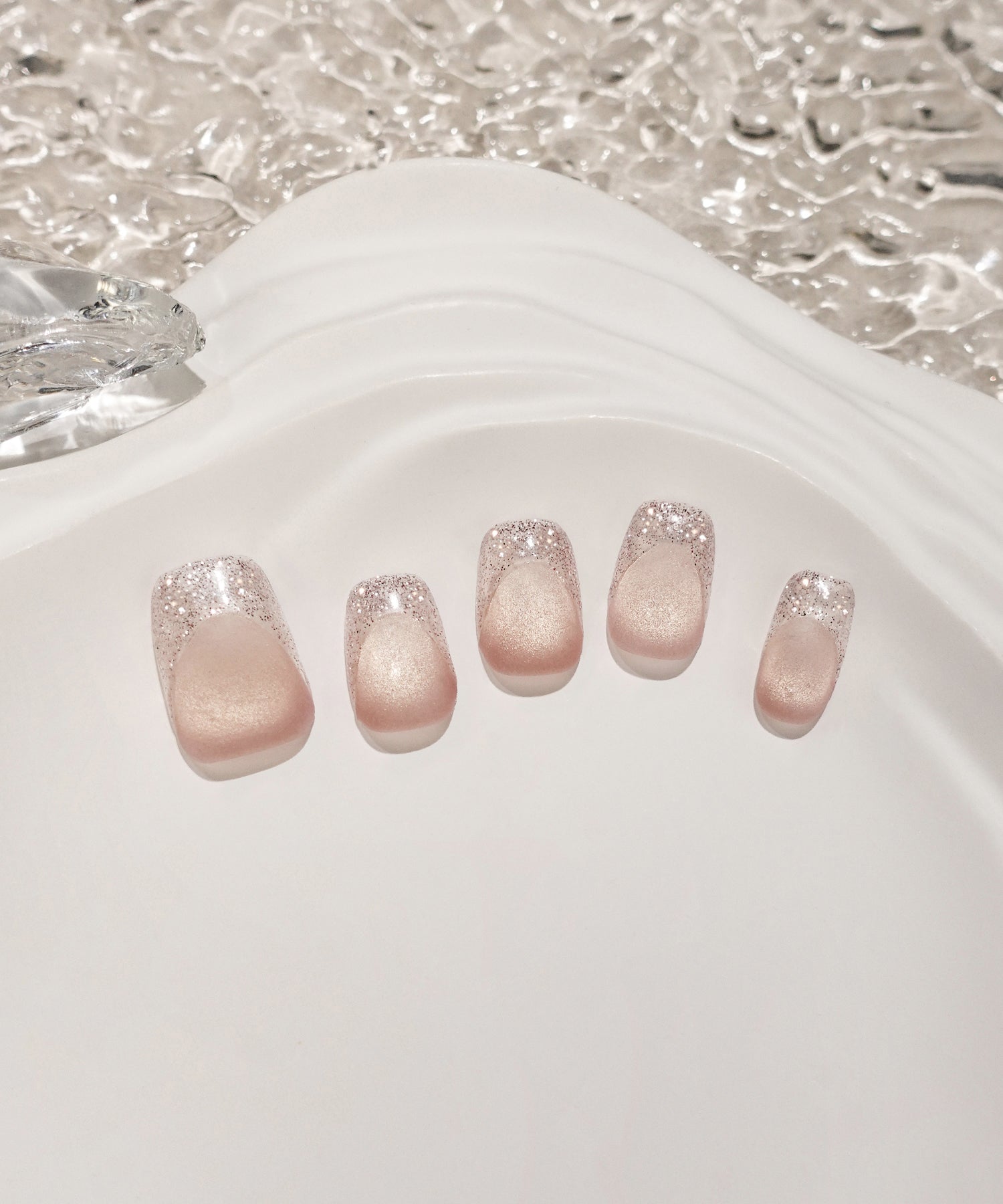 【当日発送】水光ネイルヌーディーピンクマットグラデーションフレンチラメショートスクエアネイルチップ