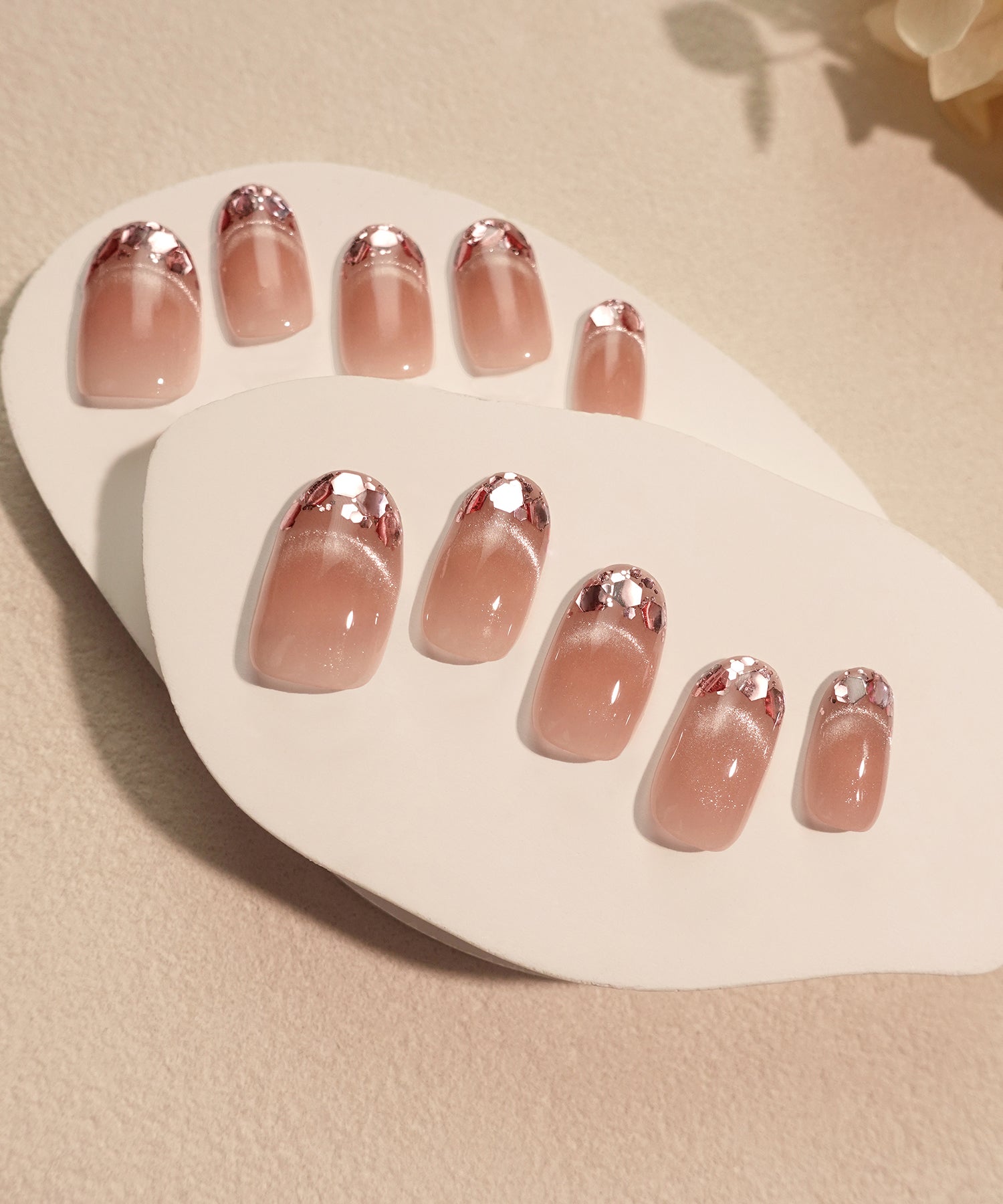 【COMING SOON】水光ネイルピンクマグネットホログラムフレンチオーバルネイルチップ