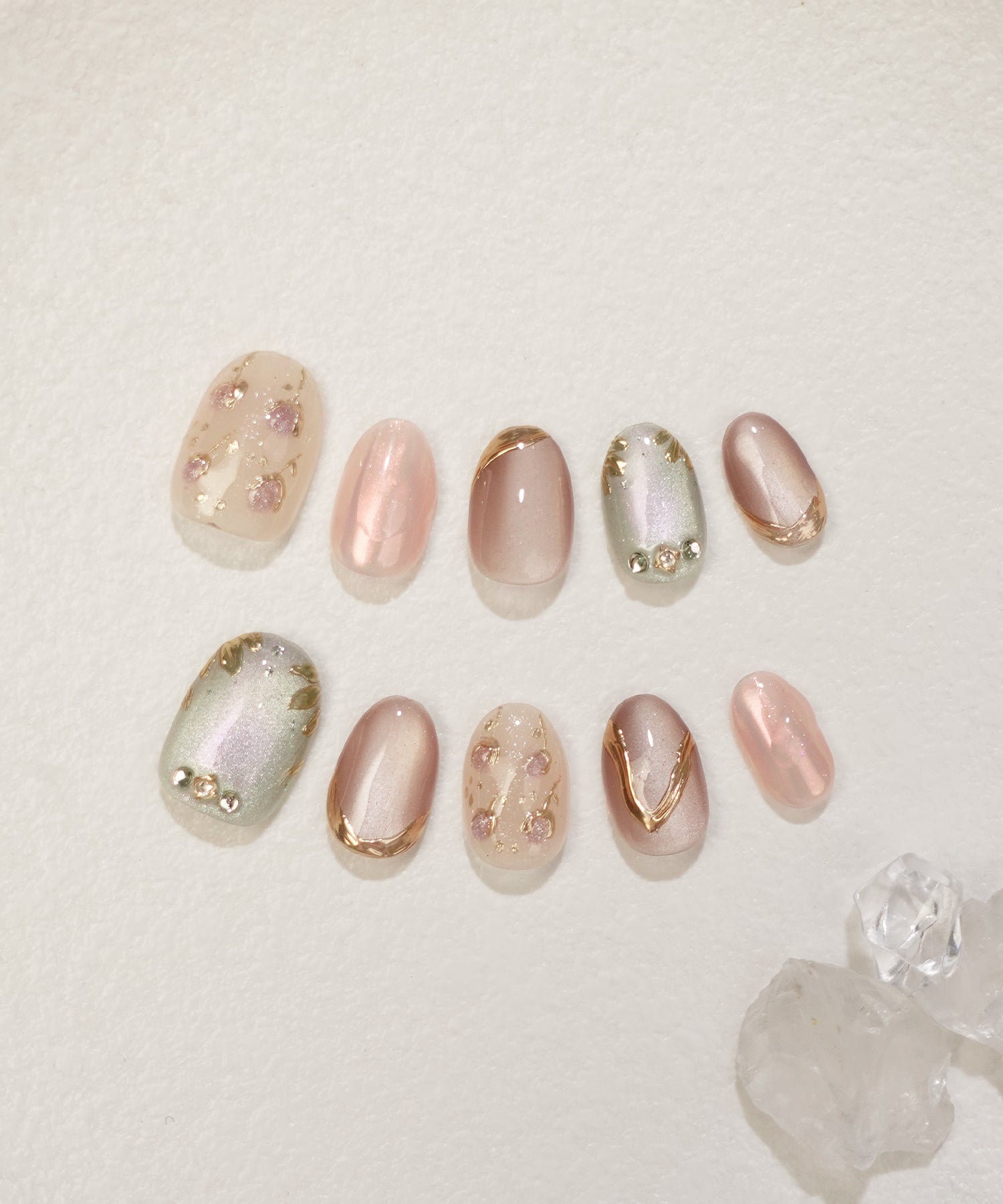 【当日発送】水光ネイルパープルマグネットアイボリーニュアンスフラワーゴールドミラーラインストーンオーバルネイルチップ