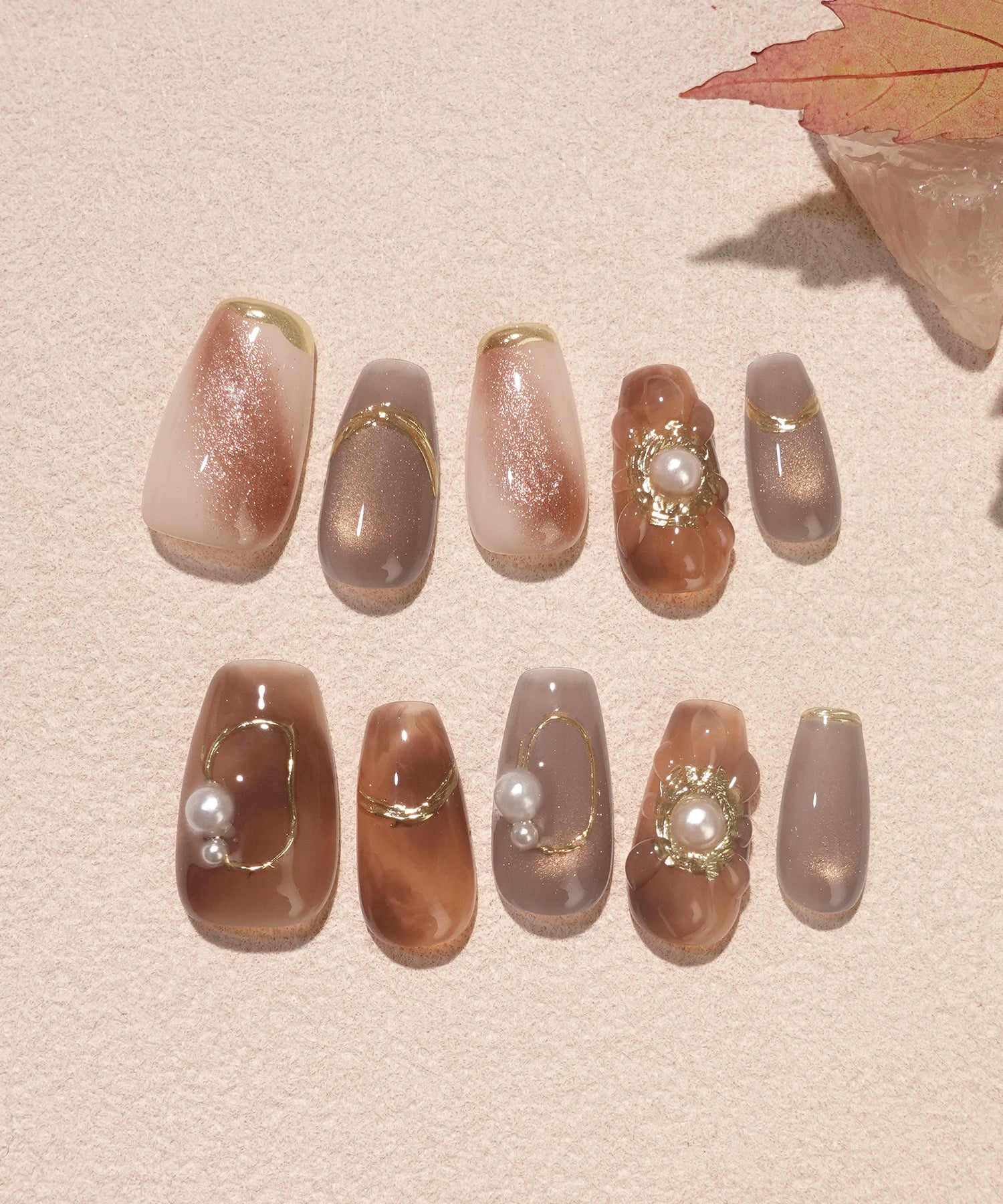【一部当日発送】水光ネイルブラウンニュアンスゴールドミラーラインパールフラワーモチーフバレリーナネイルチップ