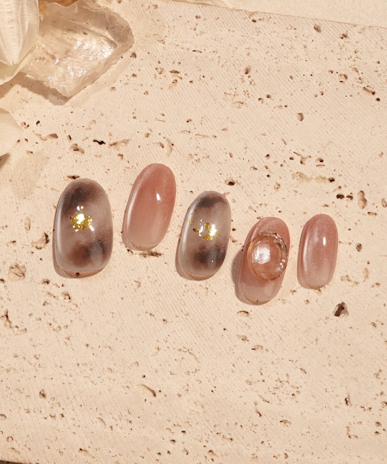 【当日発送】水光ネイルブラウンニュアンスゴールドホイルストーンオーバルネイルチップ