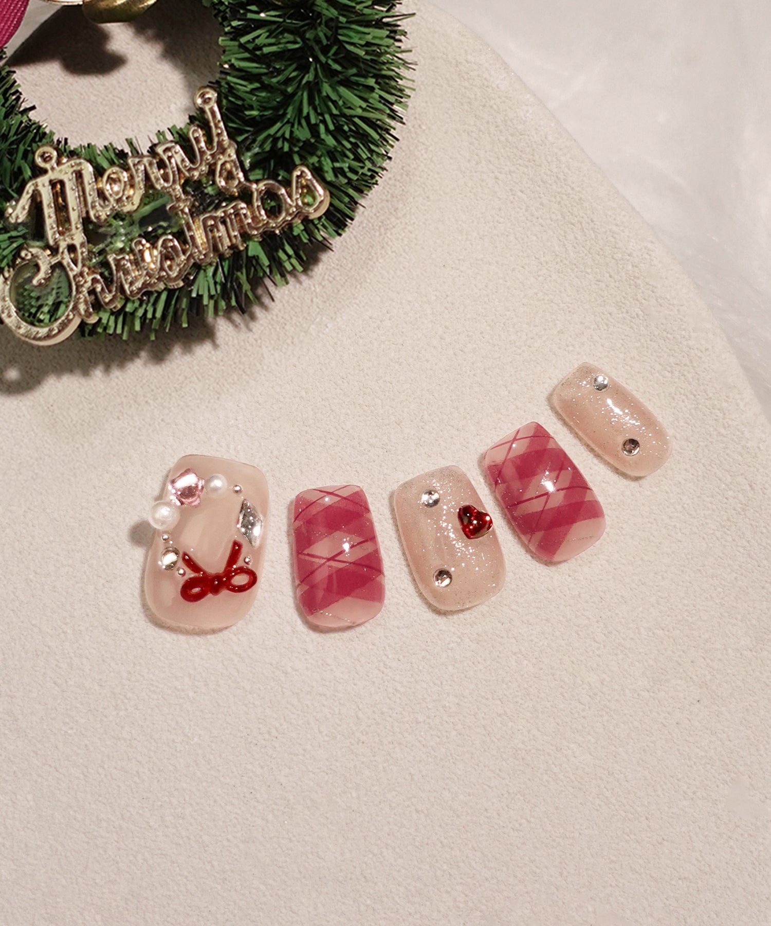 【当日発送】水光ネイルレッドチェックリボンハートストーンクリスマスリースショートスクエアネイルチップ