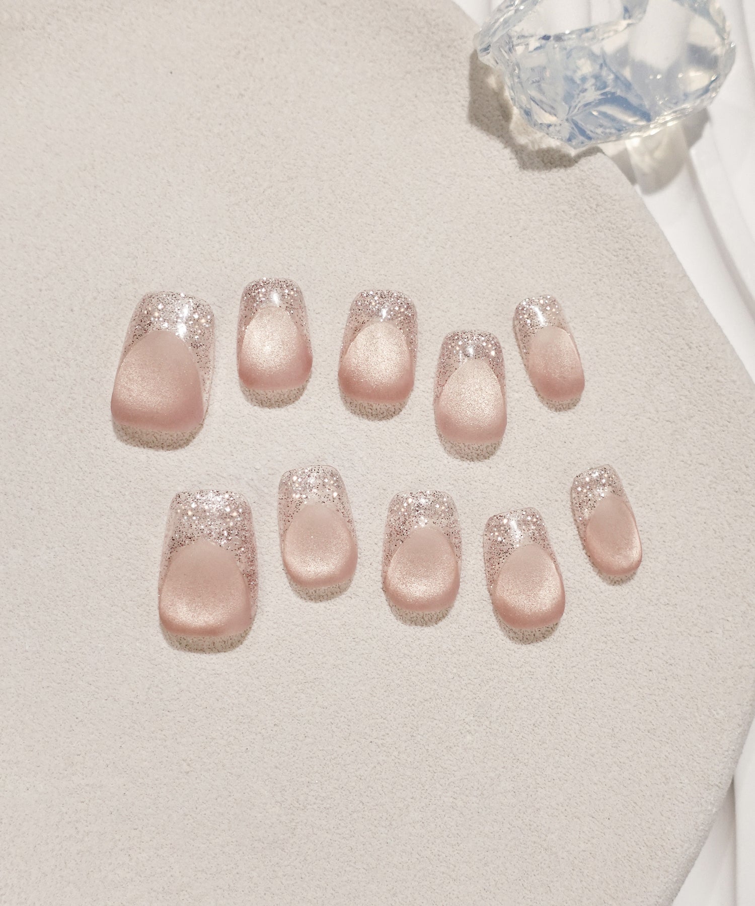 【当日発送】水光ネイルヌーディーピンクマットグラデーションフレンチラメショートスクエアネイルチップ