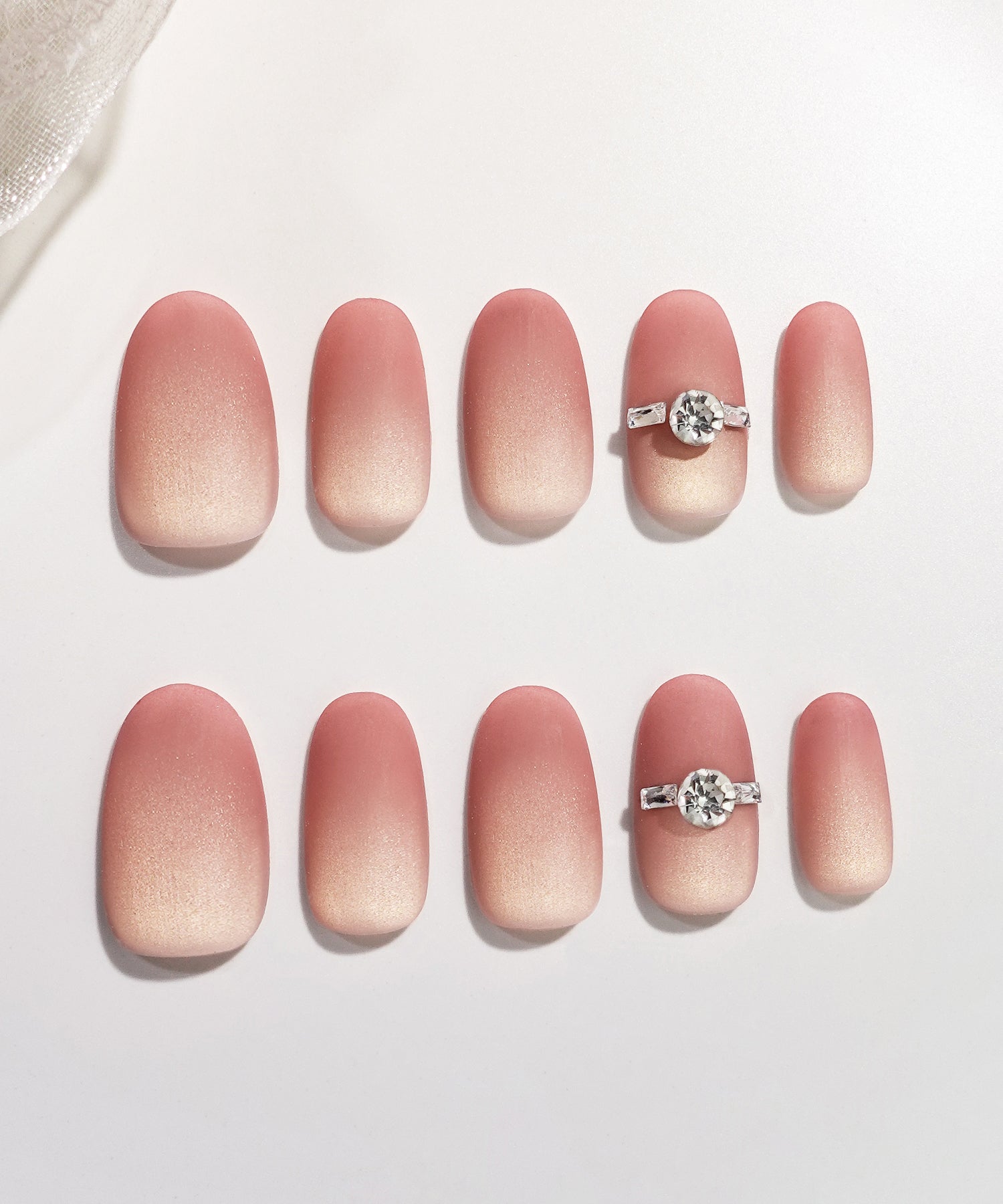 【当日発送】水光ネイルマットピンクグラデーションリングストーンオーバルネイルチップ