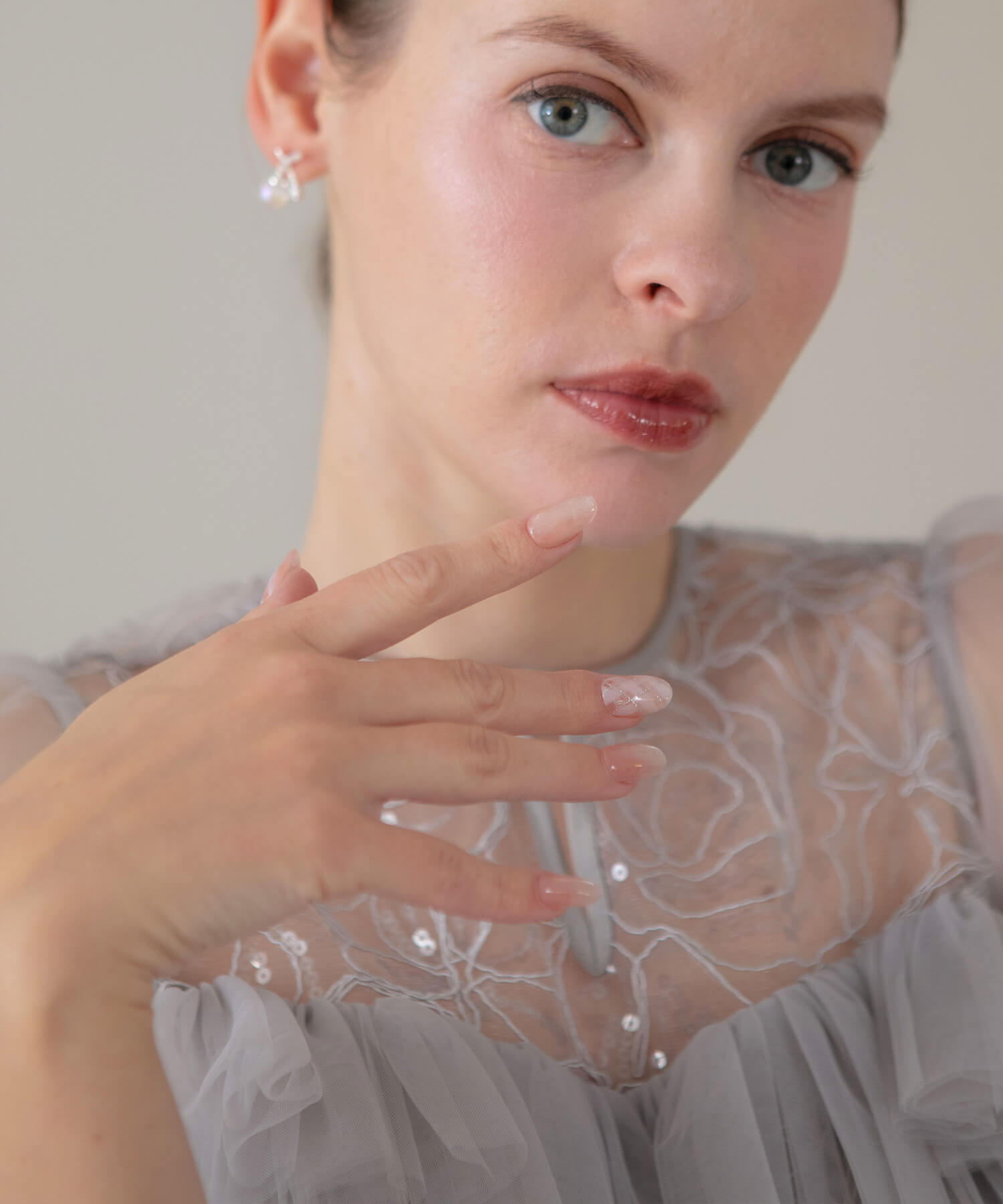 【予約販売】水光ネイルピンクマグネットチェックアートシルバーラメオーバルネイルチップ