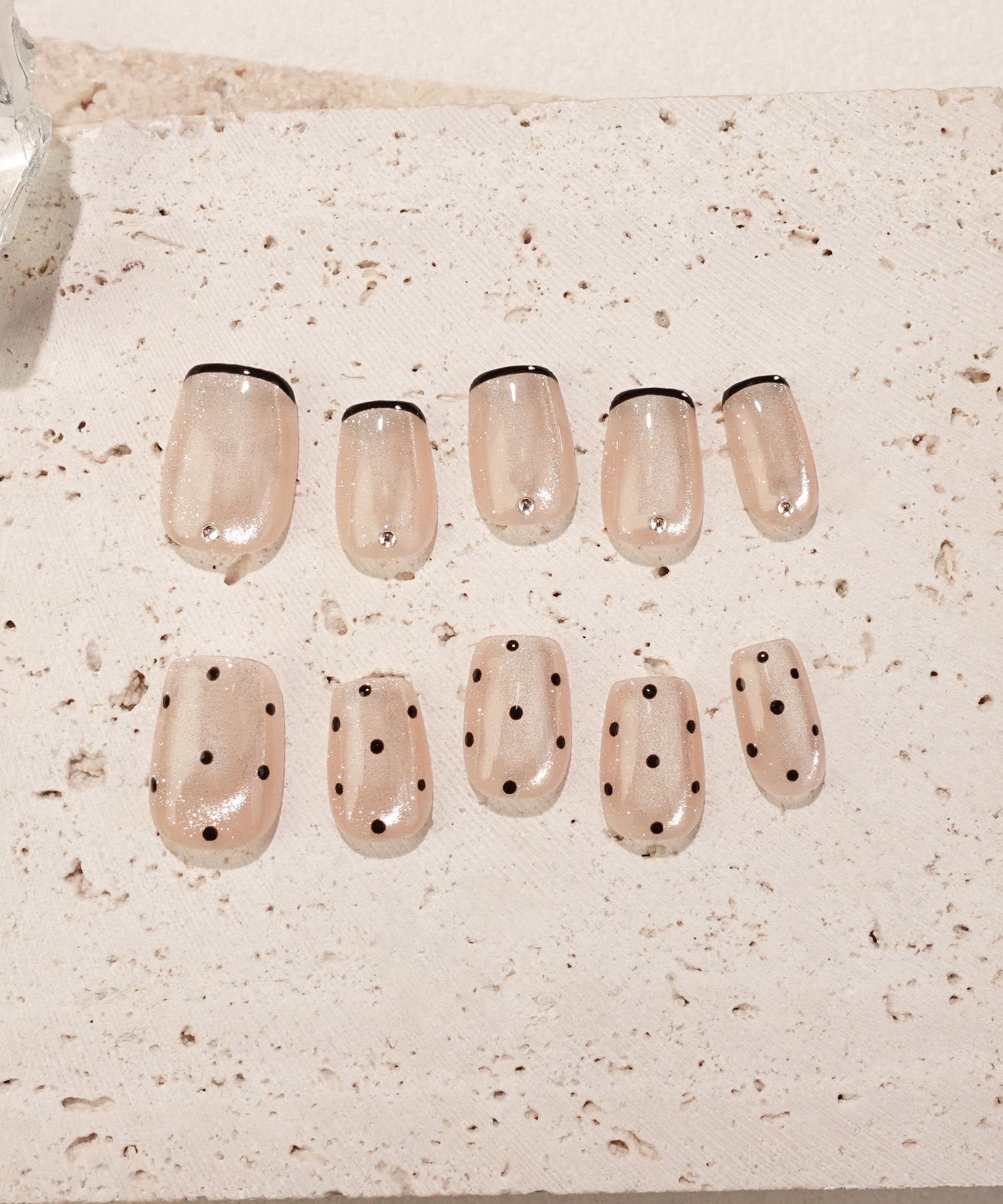 【当日発送】水光ネイルシャンパンゴールドブラックフレンチドットストーンショートスクエアネイルチップ