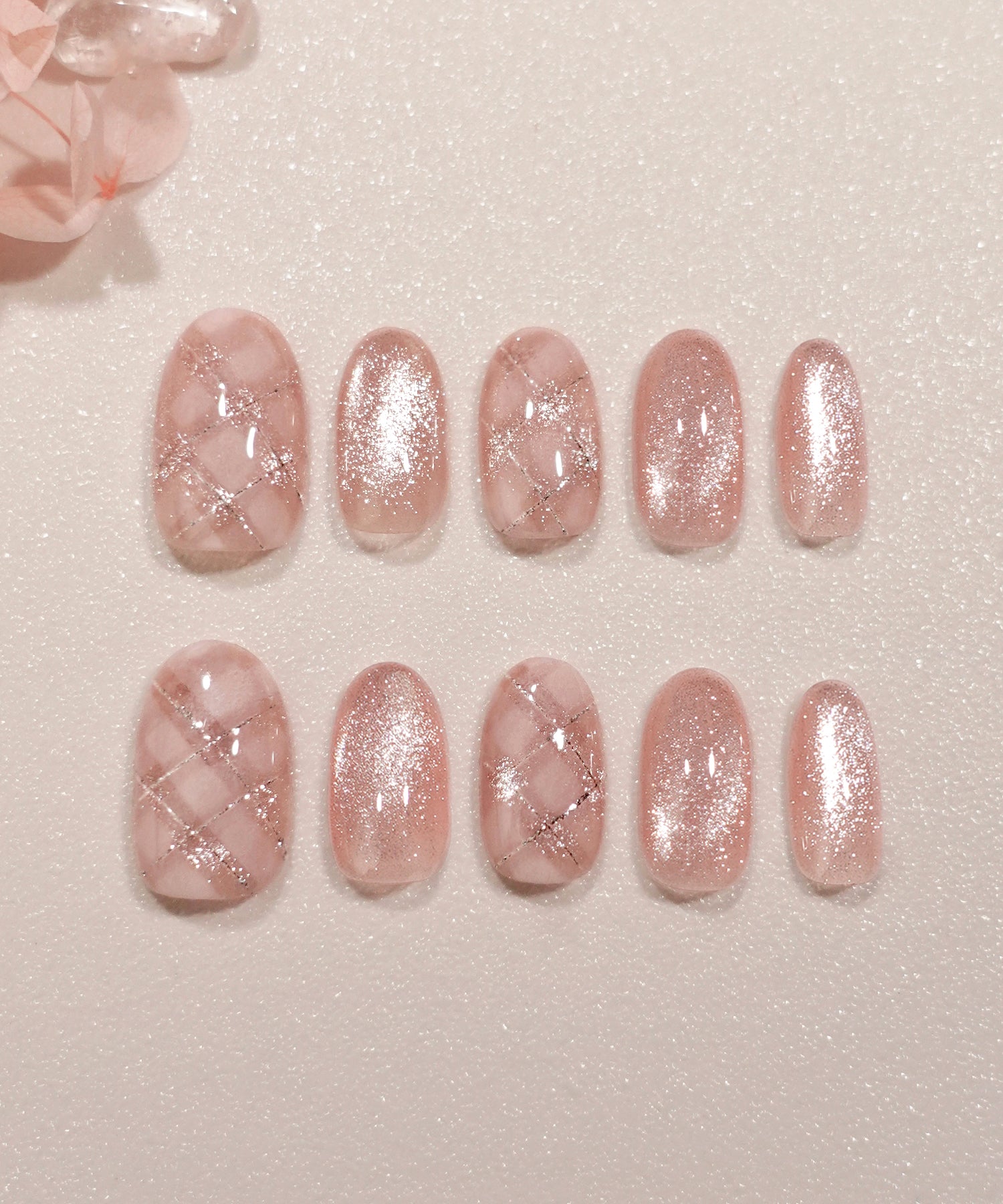 水光ネイルピンクマグネットチェックアートシルバーラメオーバルネイルチップ