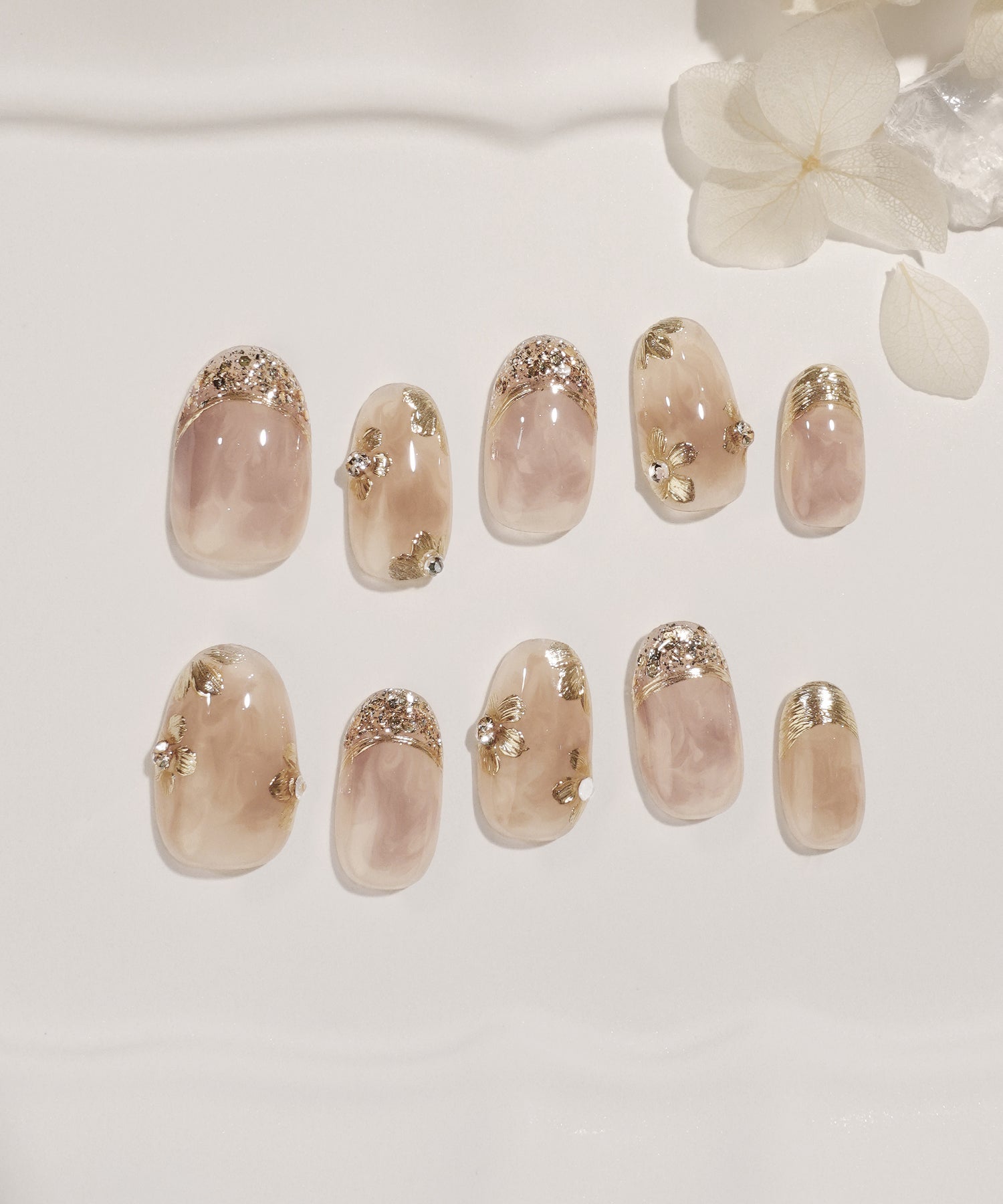 【一部当日発送】水光ネイルベージュニュアンスフラワーゴールドミラーストーンホログラムオーバルネイルチップ