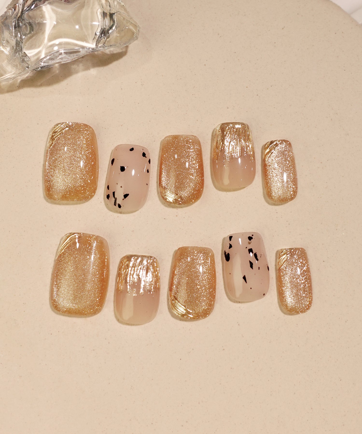 水光ネイルイエローマグネットゴールドミラーフレークニュアンスショートスクエアネイルチップ