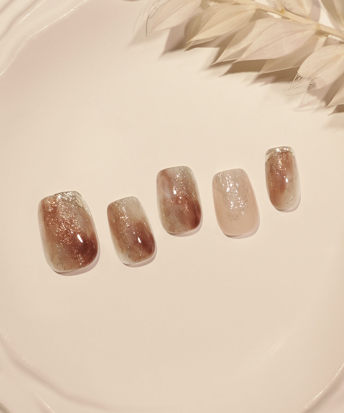 【LUMINE Pre-sale!!】Available 9/17, In stores 9/14 (LJNT424535) 【COMING SOON】Water-glossy nail, brown marble, nuance gold mirror art, glitter, short square nail tips