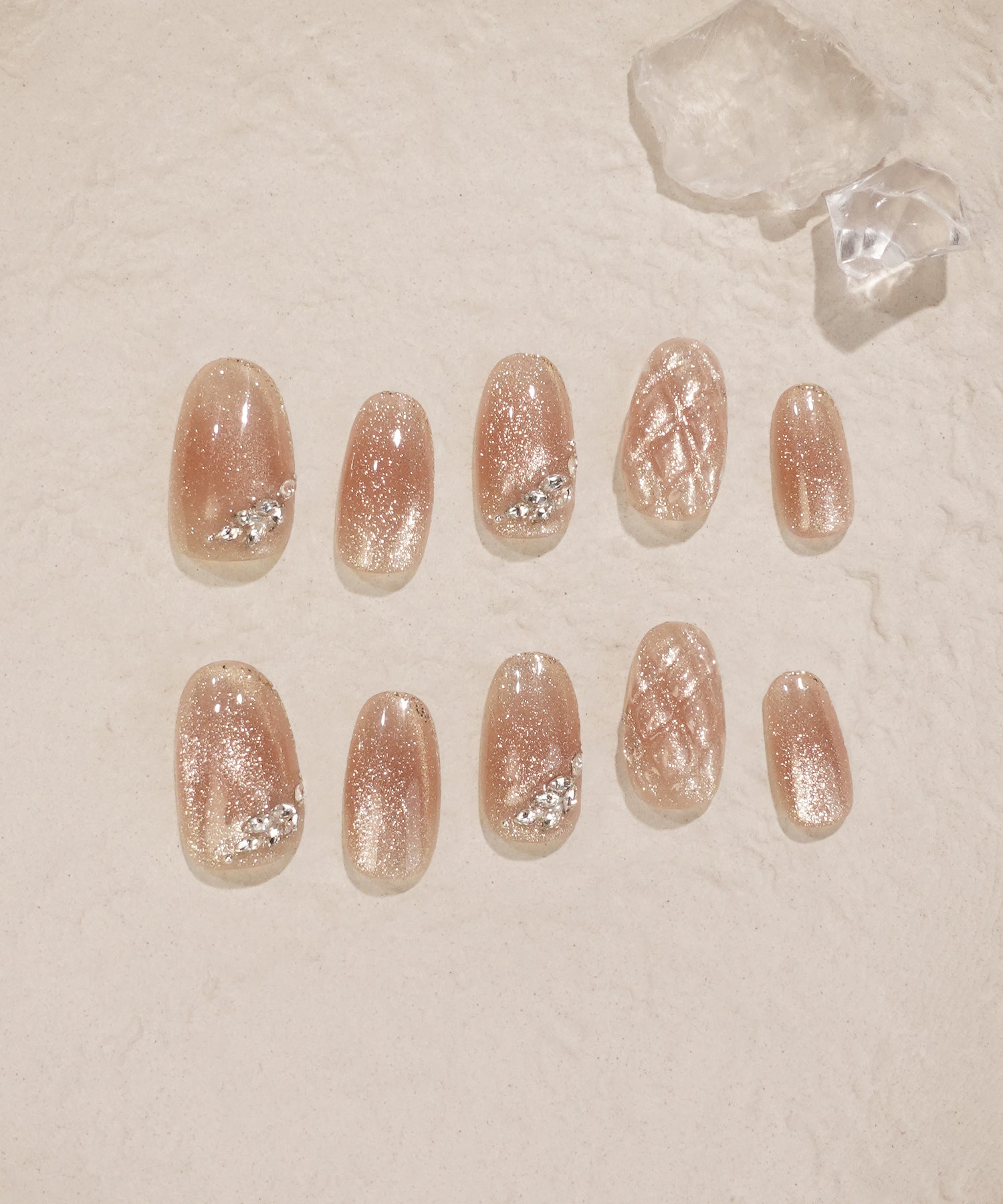 水光ネイルピンクラメマグネット3Dキルティングデザインストーンオーバルネイルチップ