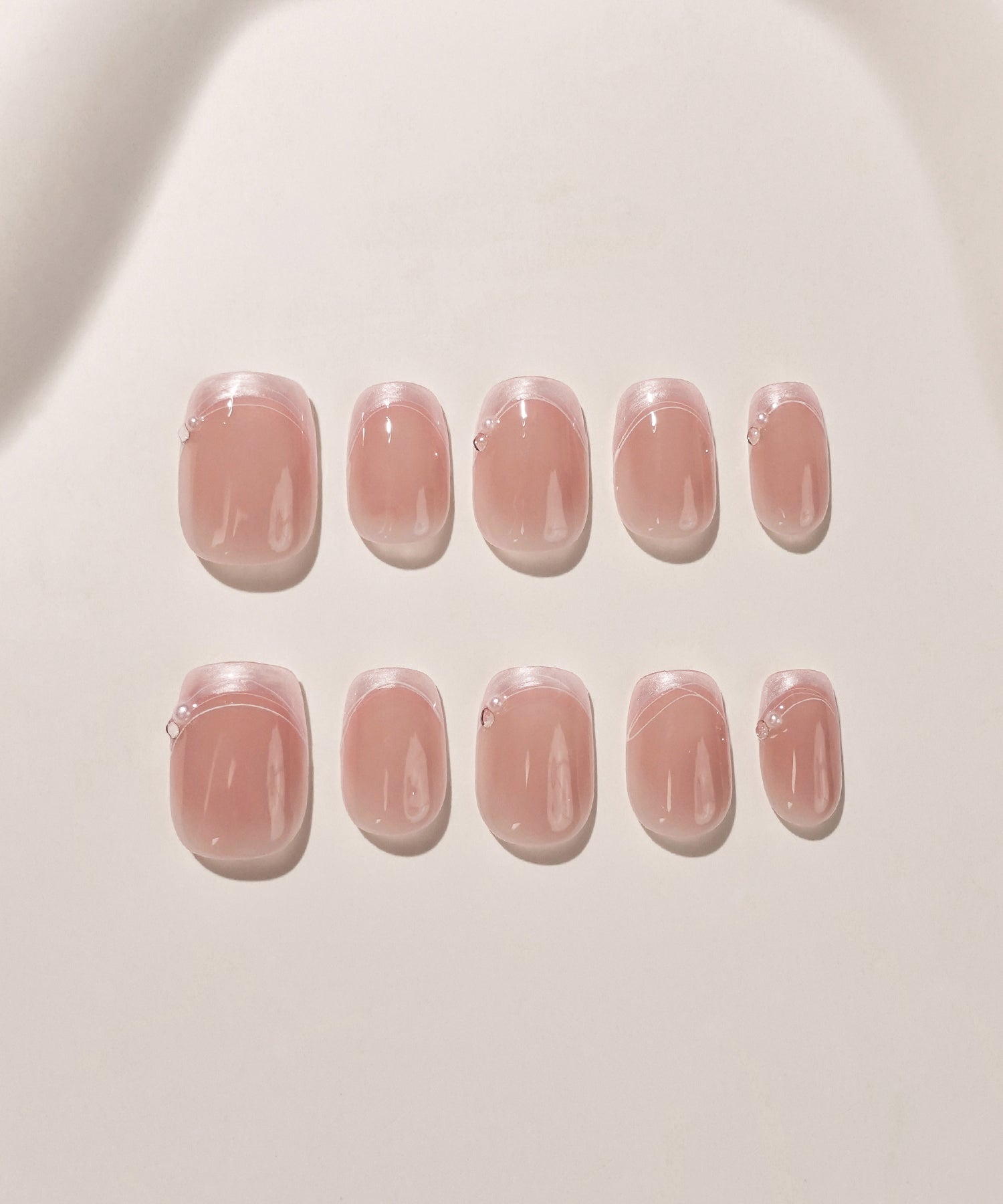 【一部予約販売】水光ネイルピンクチークホワイトフレンチストーンパールショートスクエアネイルチップ