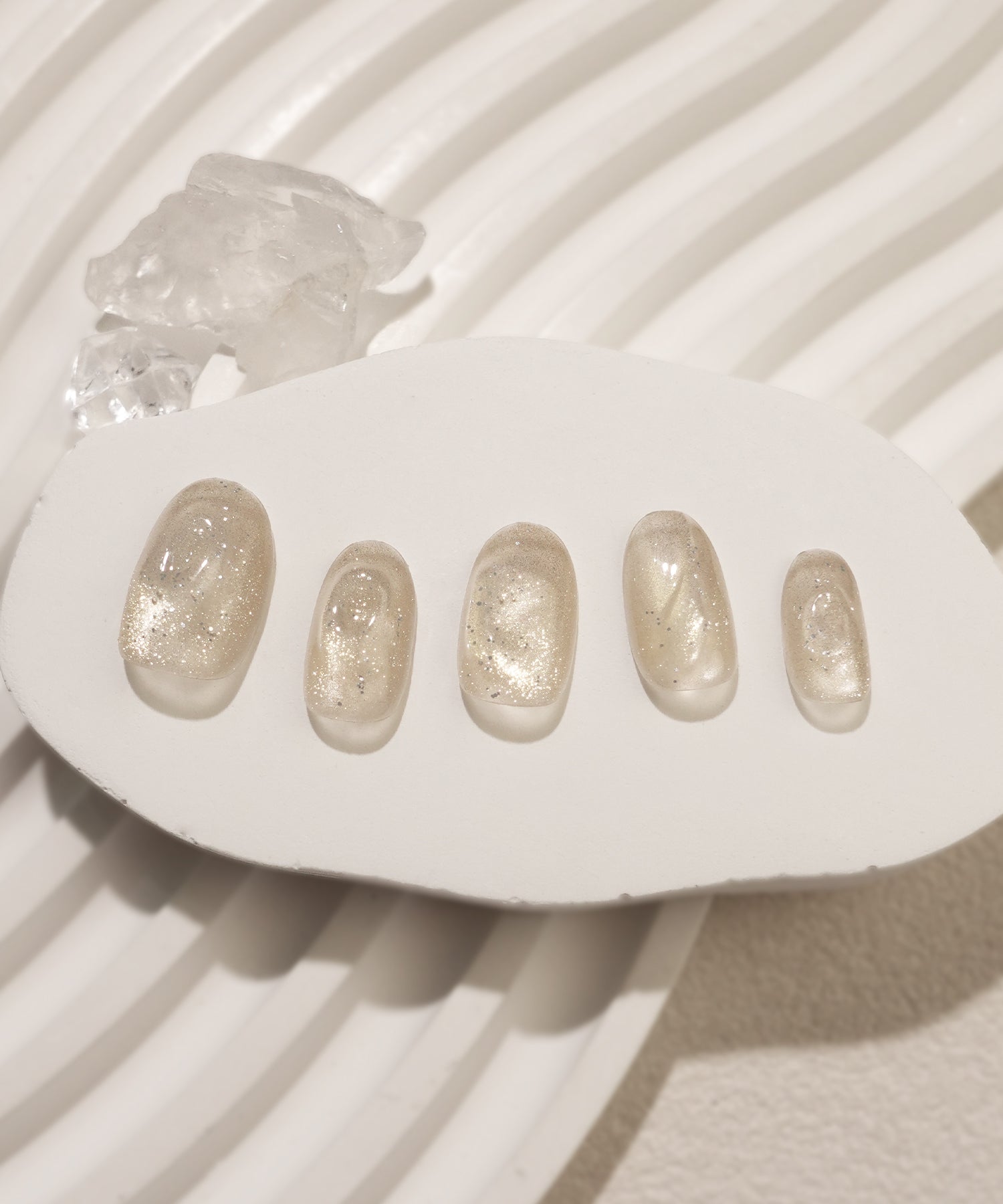水光ネイルシャンパンゴールドマグネット3Dアートニュアンスオーバルネイルチップ