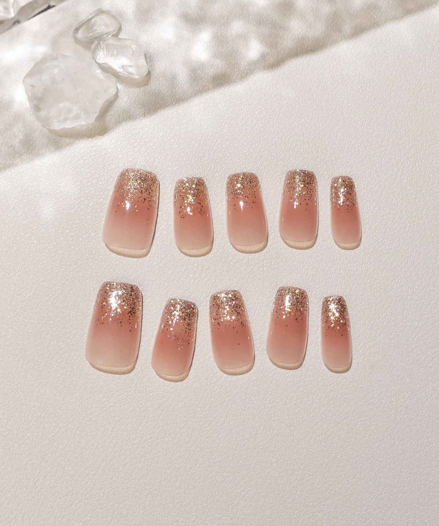 【当日発送】水光ネイルピンクグラデーションゴールドラメシンプルスクエアネイルチップ