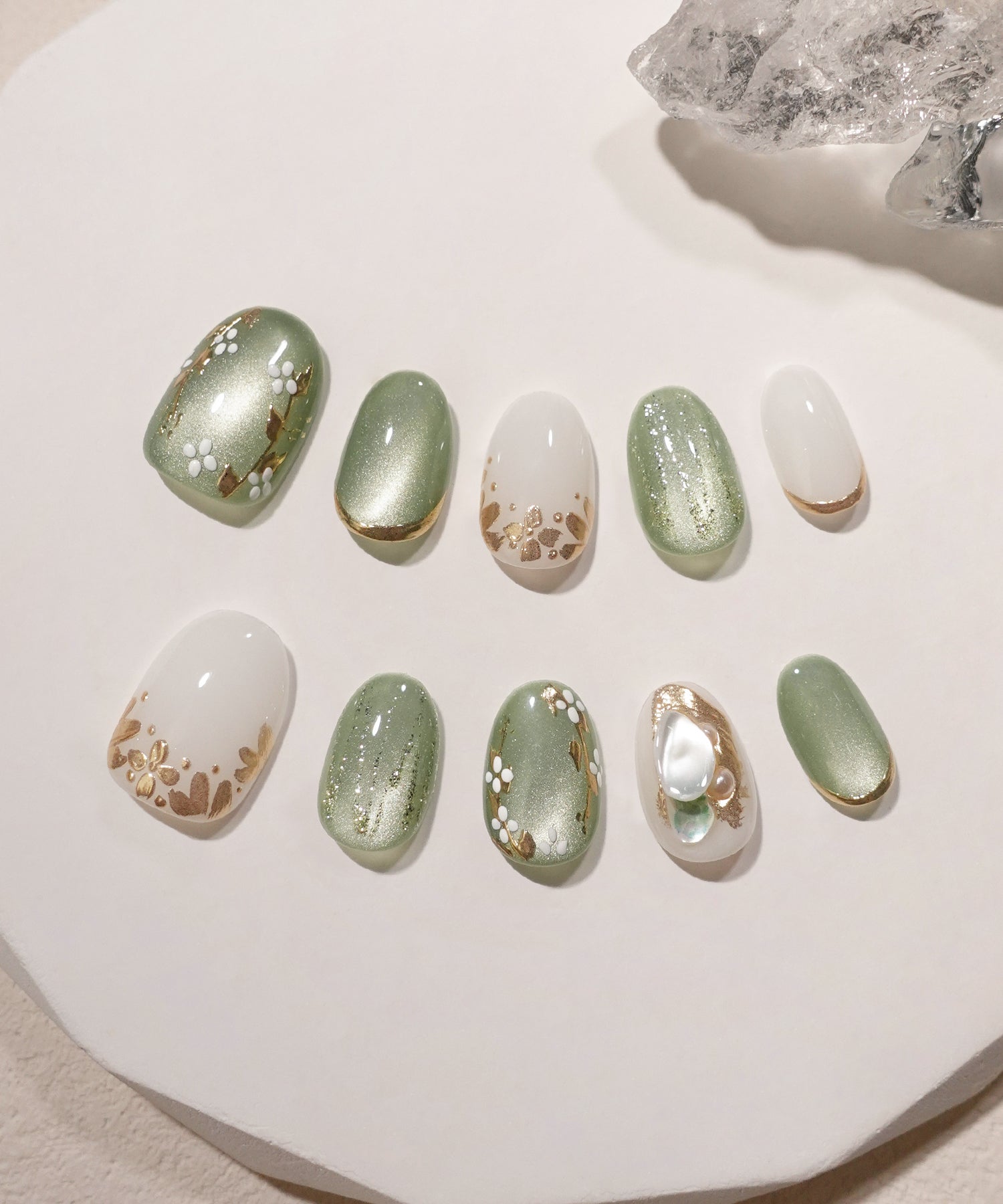 【COMING SOON】水光ネイルグリーンマグネットフラワーアートゴールドミラーシェルパールショートオーバルネイルチップ