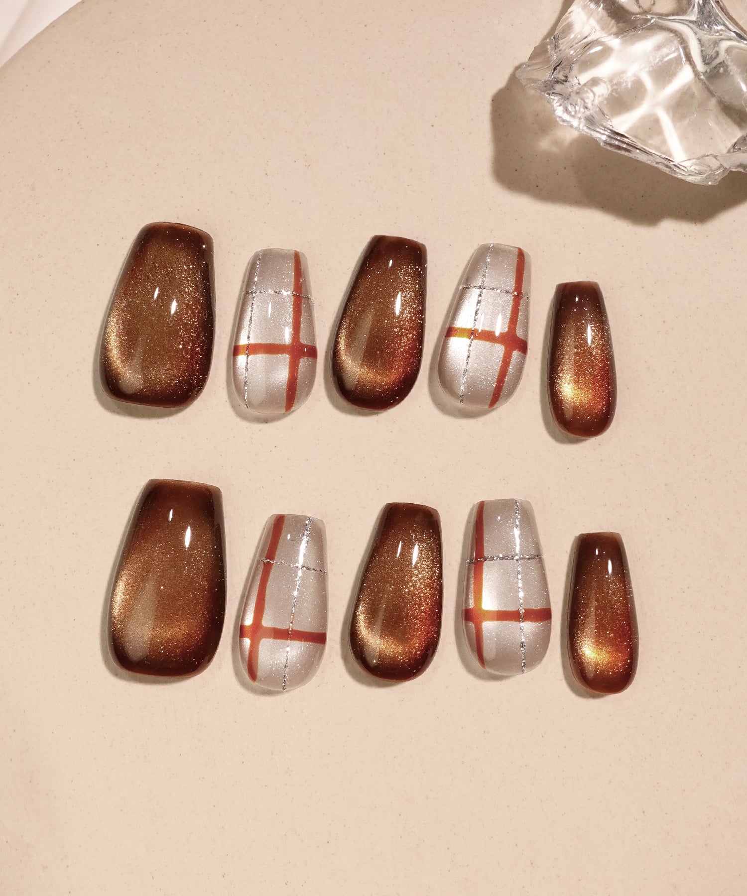 水光ネイルブラウンマグネットチェックアートネイルチップ