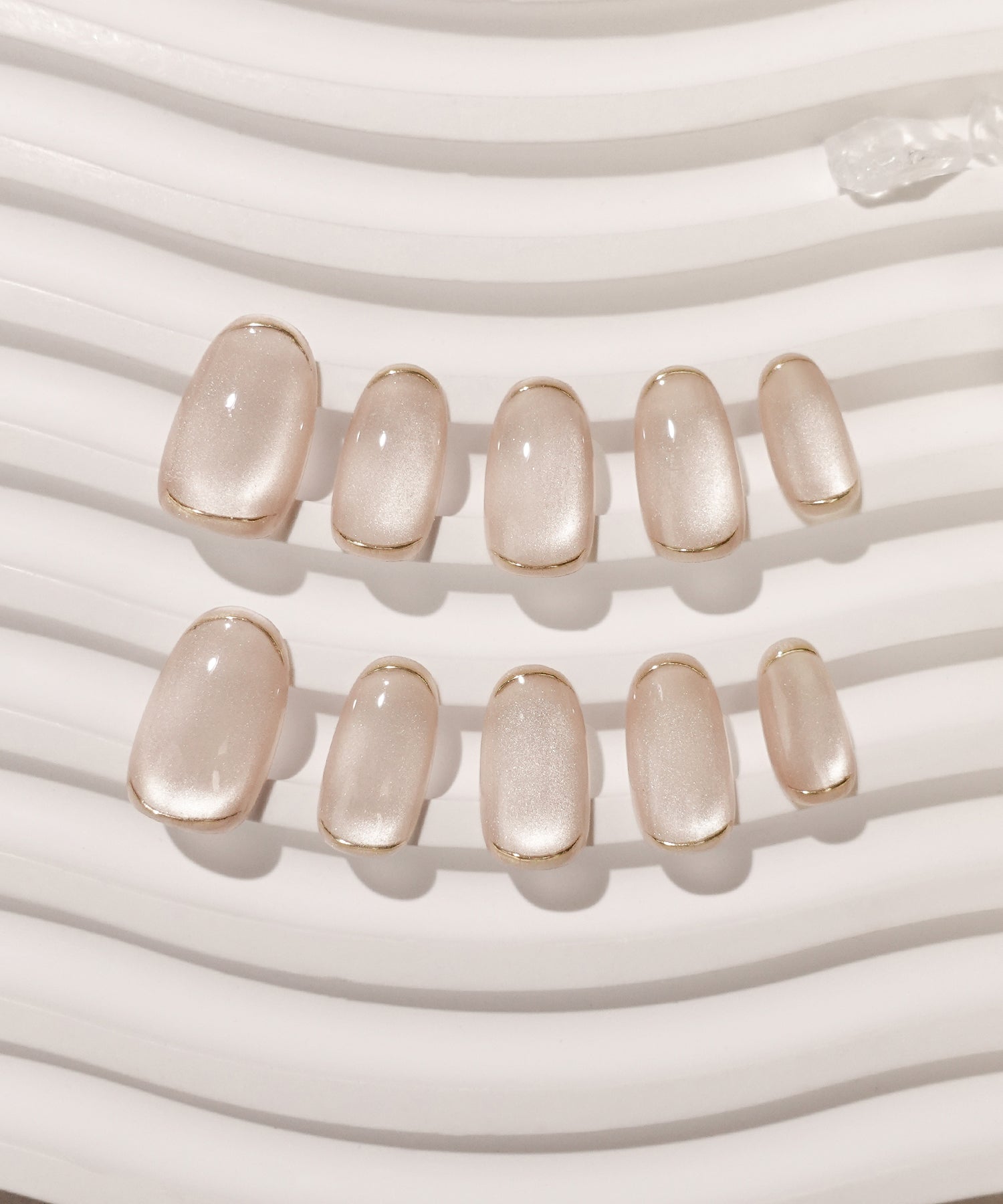 【一部当日発送】水光ネイルピンクグレージュマグネットゴールドミラーフレームオーバルネイルチップ