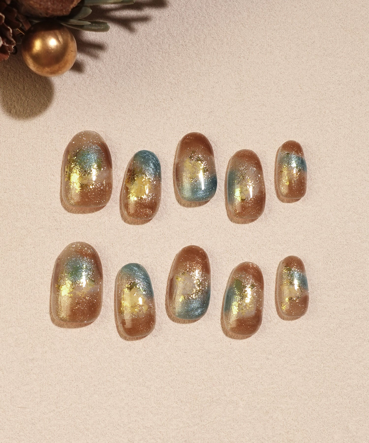 【当日発送】水光ネイルブラウンニュアンスゴールドラメホイルオーバルネイルチップ