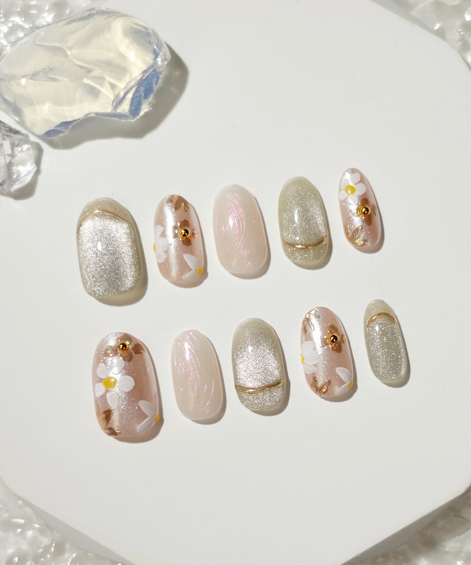 【SOLD OUT】水光ネイルグリーンフラワーアートゴールドミラーオーバルネイルチップ