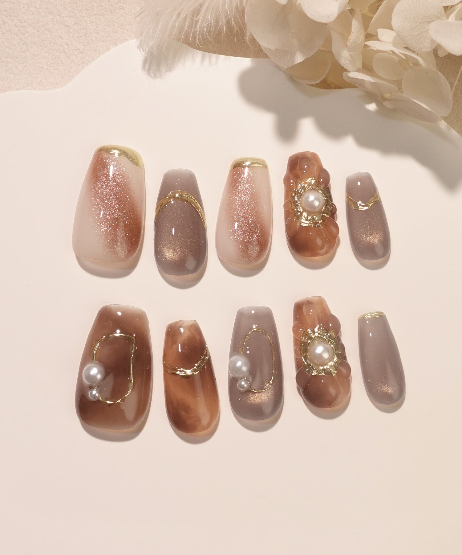 【一部当日発送】水光ネイルブラウンニュアンスゴールドミラーラインパールフラワーモチーフバレリーナネイルチップ