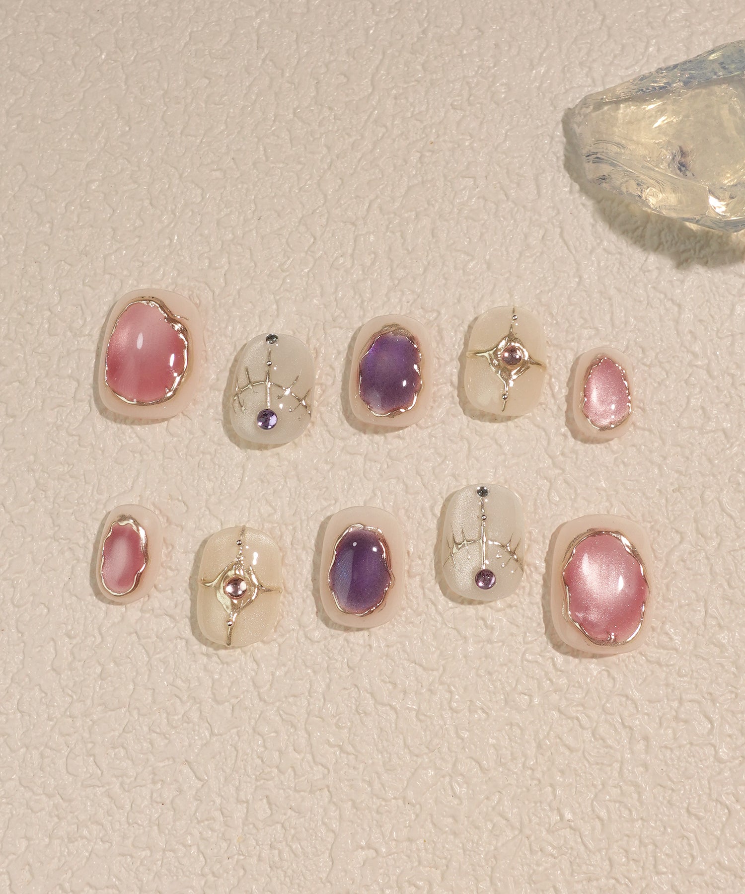 【当日発送】水光ネイルホワイトベースエスニックデザインニュアンスショートラウンドネイルチップ