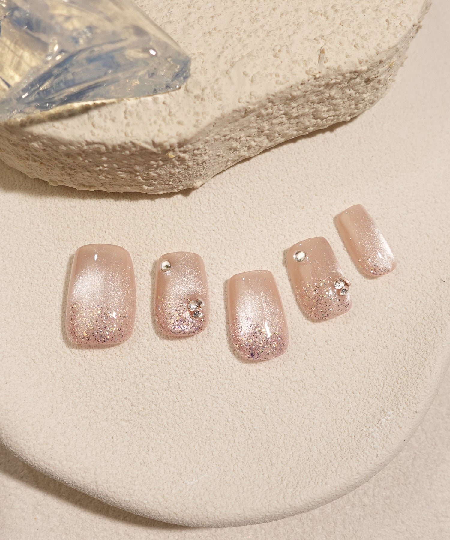【COMING SOON】水光ネイルピンクベージュマグネットラメストーンショートスクエアネイルチップ