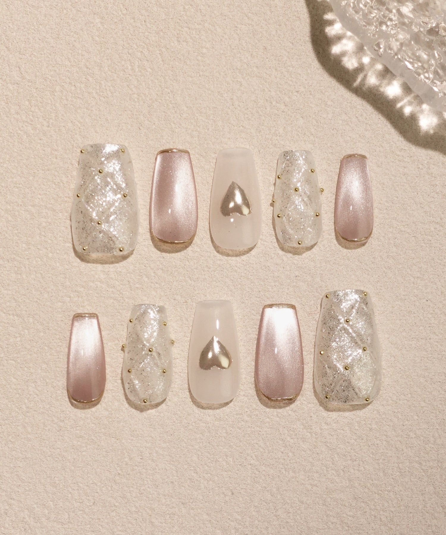 【SOLD OUT】水光ネイルミルキーホワイトキルティングゴールドミラーハートバレリーナネイルチップ