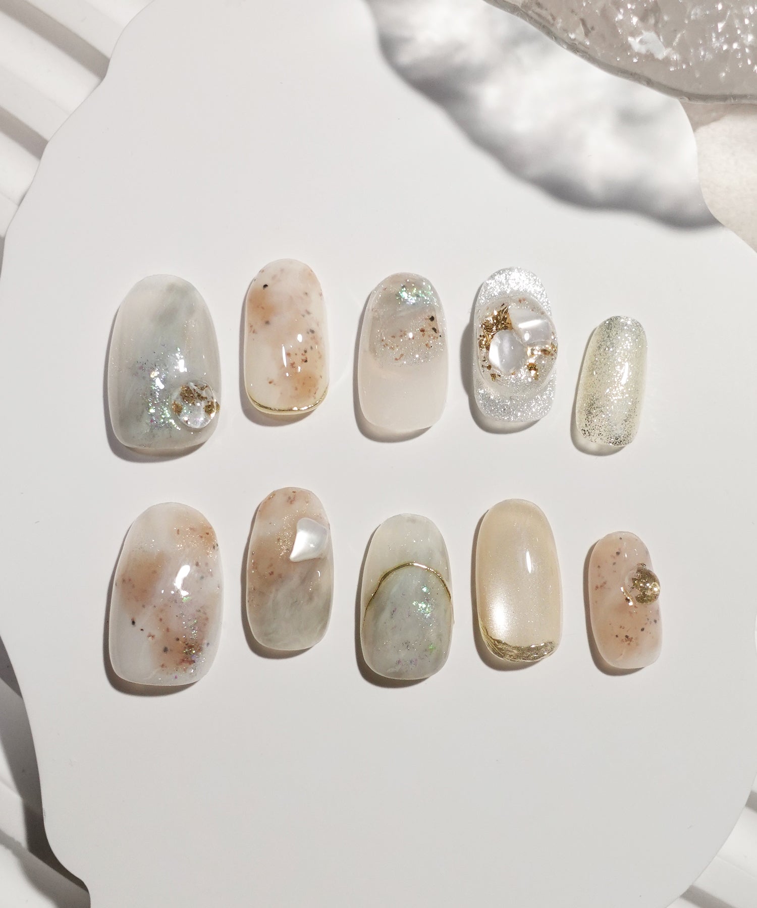 【当日発送】水光ネイルブルーニュアンスシェルゴールドミラーラインオーバルネイルチップ