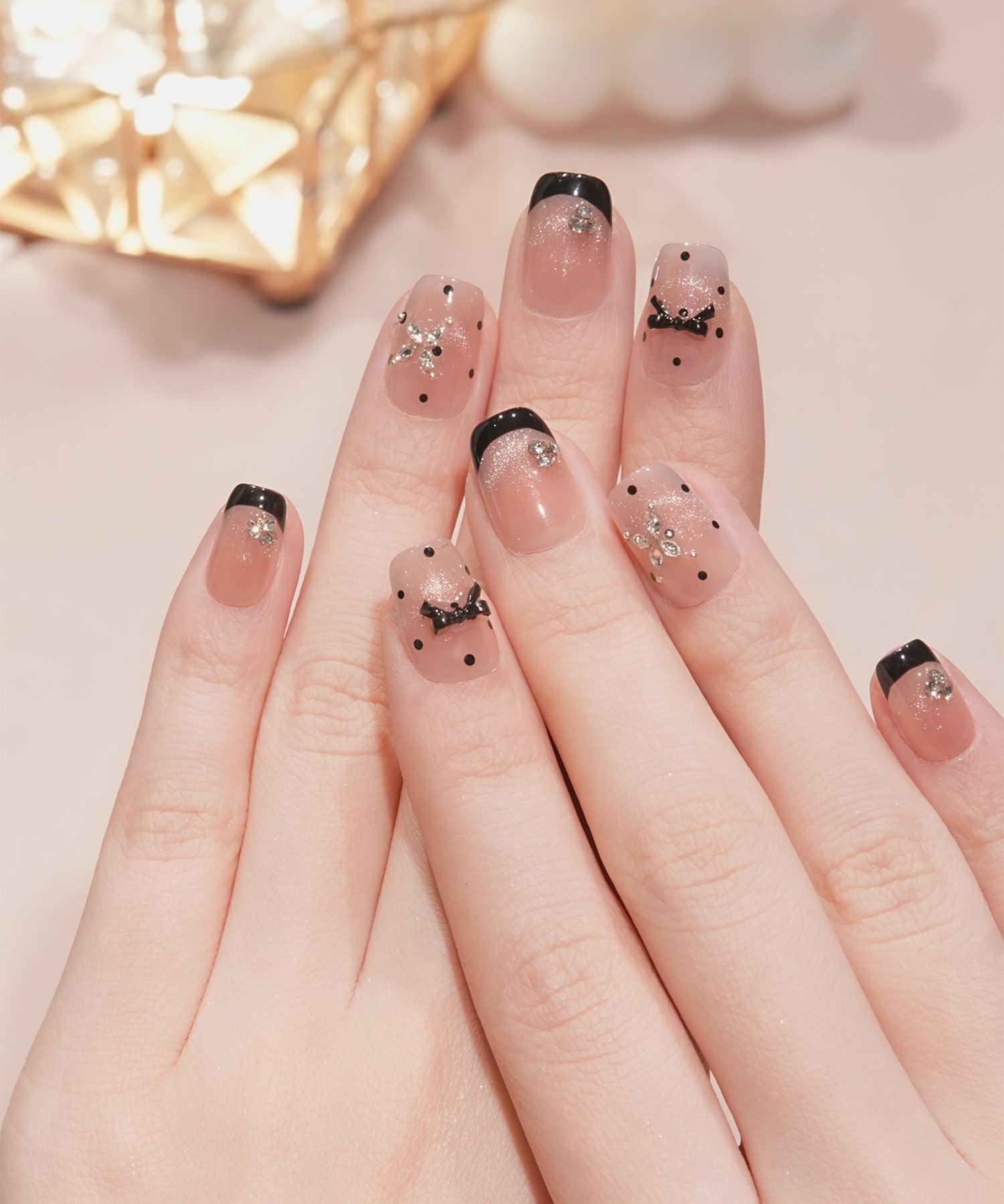 【当日発送】水光ネイルピンクベースブラックフレンチリボンモチーフドットストーンスクエアネイルチップ